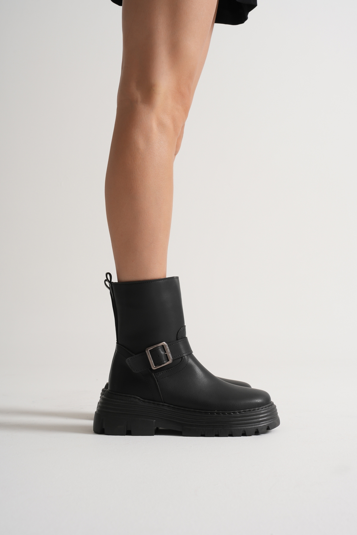Kadın Siyah Kalın EVA Taban Kemer Toka Detaylı Fermuarlı Bot - Görsel 3