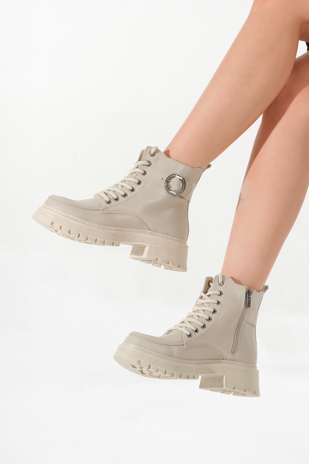 Kadın Bej Kalın Termo Taban Yuvarlak Tokalı Bağcıklı ve Fermuarlı Bot - Görsel 3