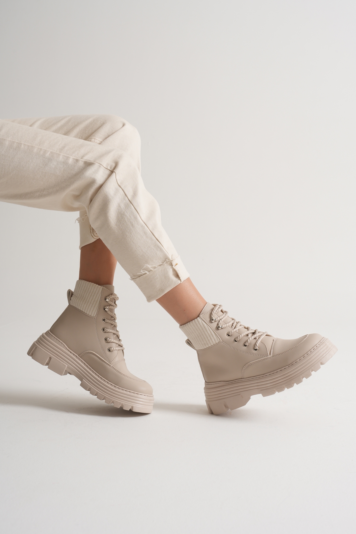 Kadın Bej Kalın EVA Taban Boğazı Lastikli Bağcıklı Bot - Görsel 4