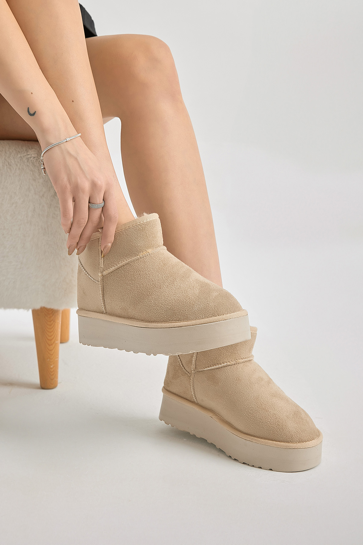 Kadın Bej Kalın Poli Taban İçi Kürklü Süet Görünümlü Bot - Görsel 2