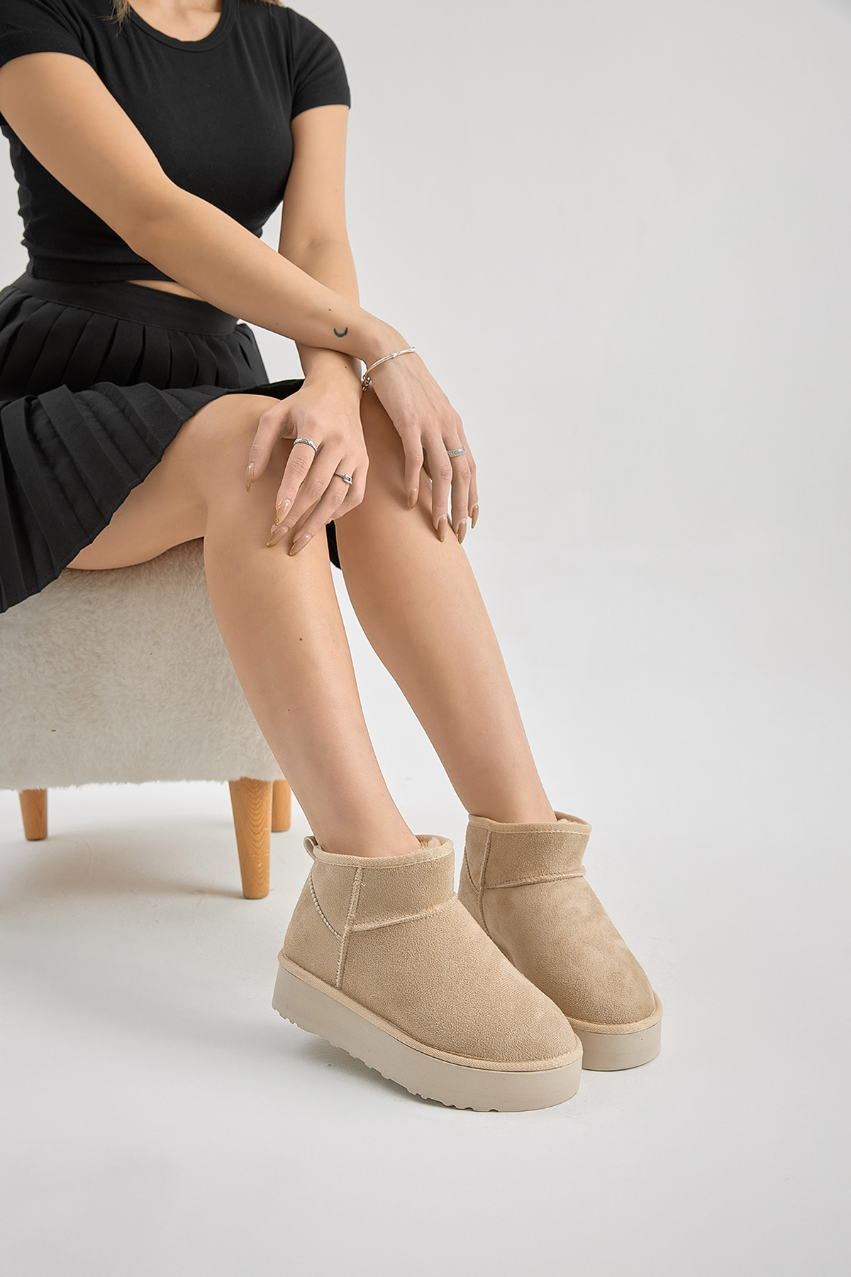 Kadın Bej Kalın Poli Taban İçi Kürklü Süet Görünümlü Bot - Görsel 4