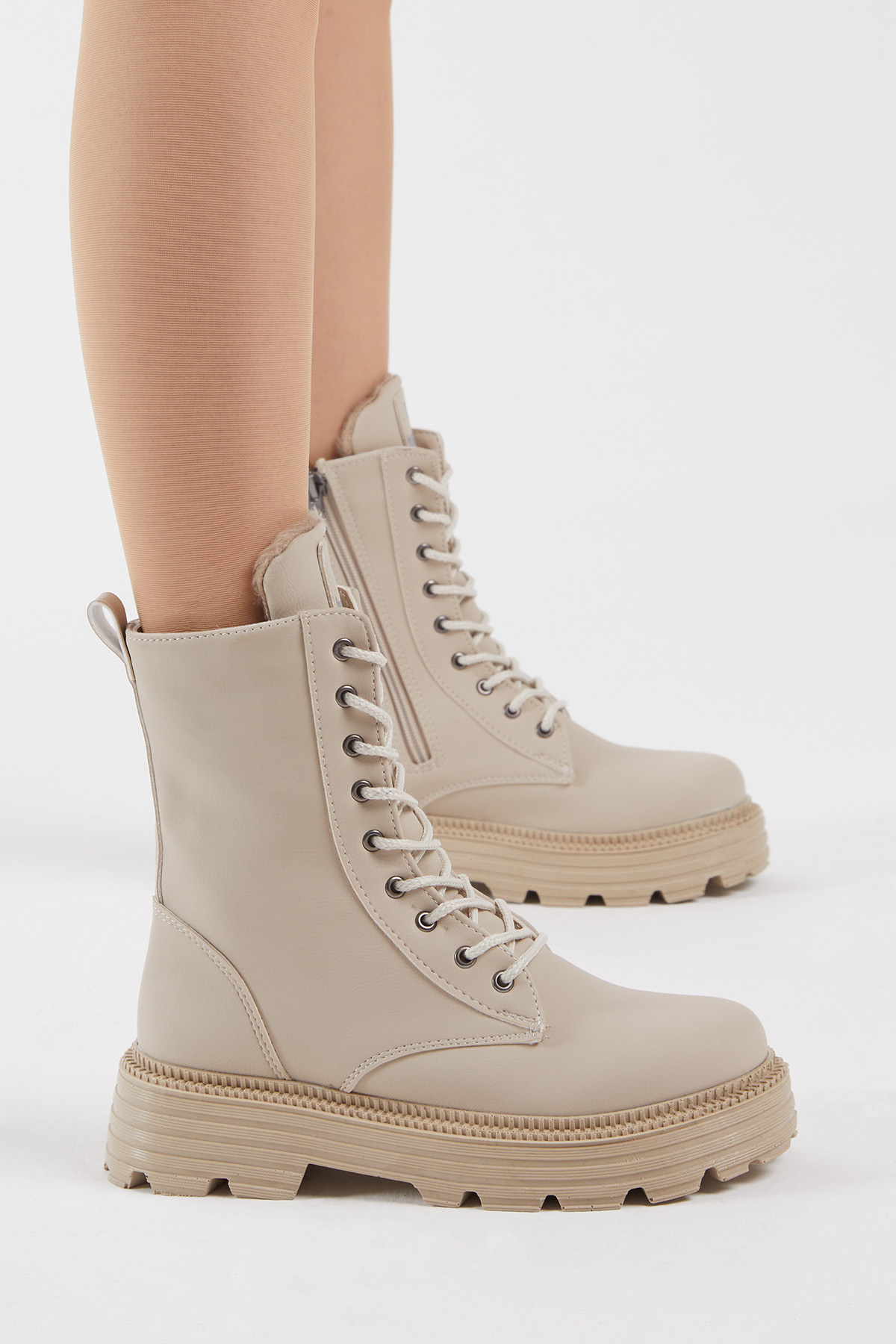 Kadın Bej Cilt Rahat Kalıp Kalın Taban Bağcıklı ve Fermuarlı Bot - Görsel 2