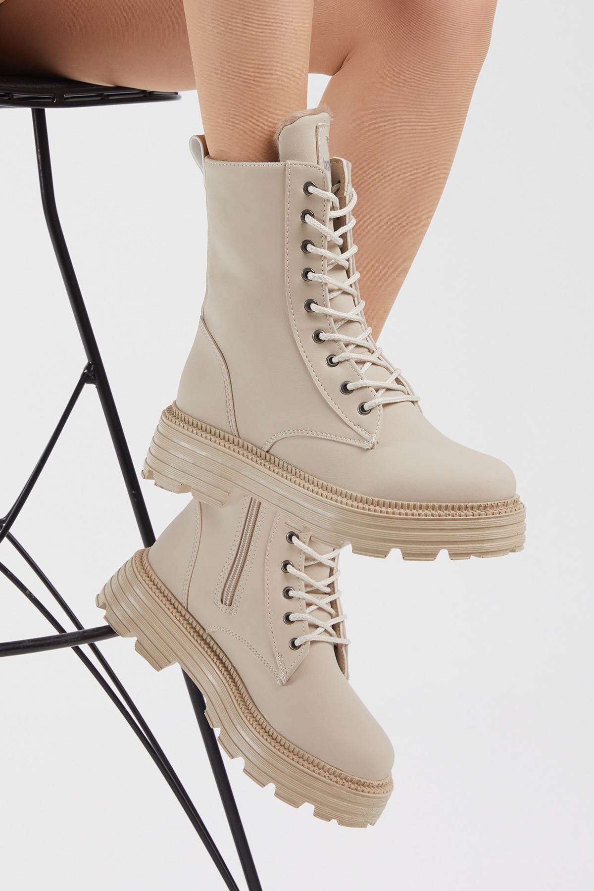 Kadın Bej Cilt Rahat Kalıp Kalın Taban Bağcıklı ve Fermuarlı Bot - Görsel 3