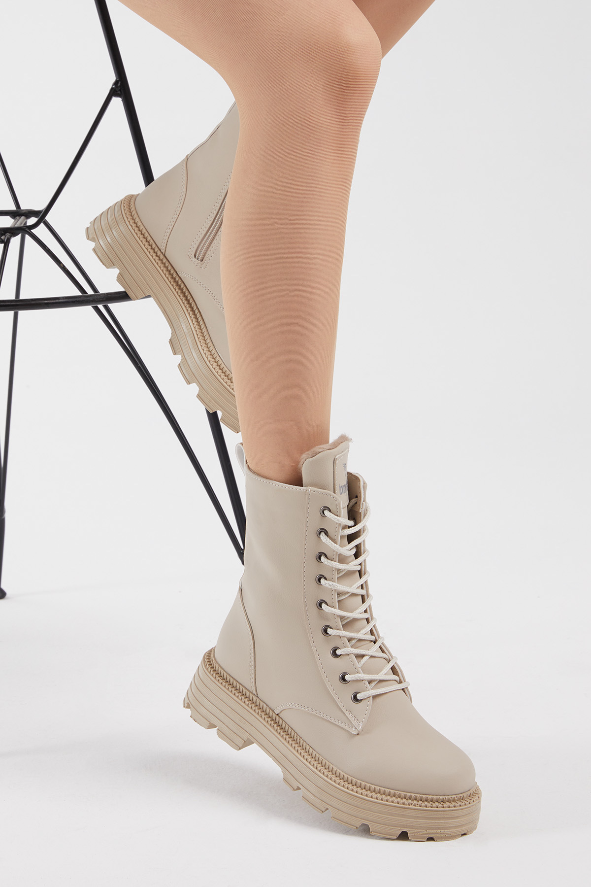 Kadın Bej Cilt Rahat Kalıp Kalın Taban Bağcıklı ve Fermuarlı Bot - Görsel 5