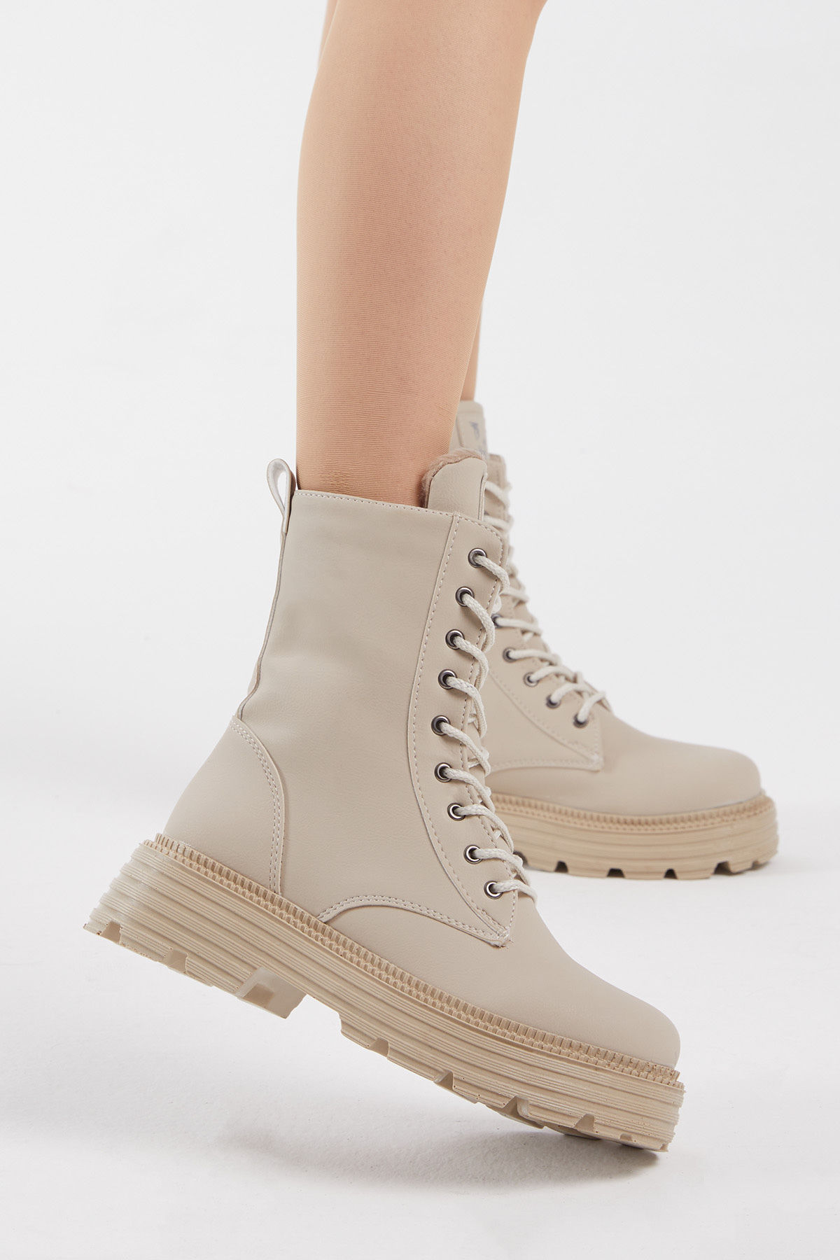 Kadın Bej Cilt Rahat Kalıp Kalın Taban Bağcıklı ve Fermuarlı Bot - Görsel 7
