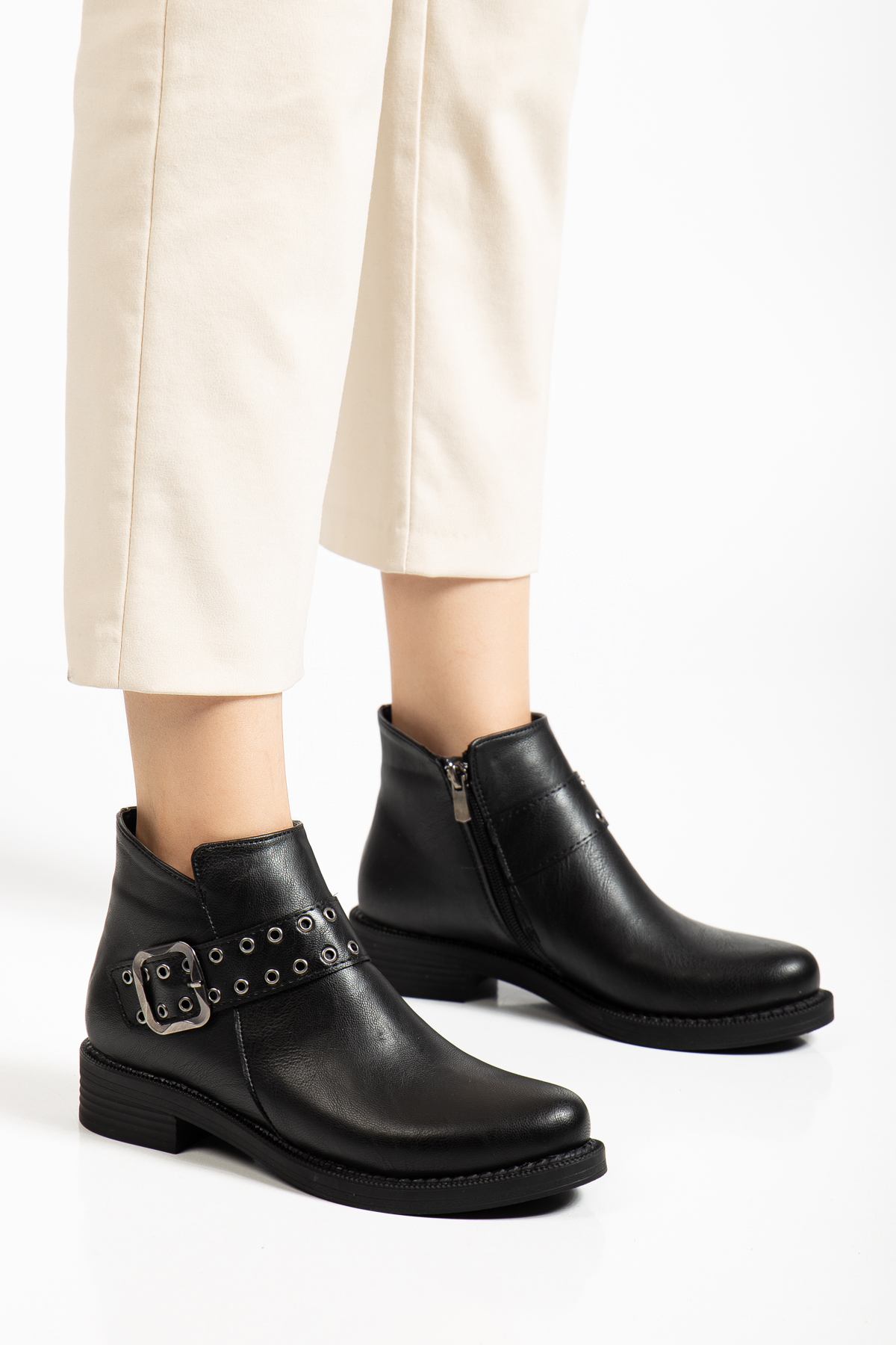 Kadın Siyah Cilt Kalın Termo Taban Kemer Toka Detaylı Fermuarlı Bot - Görsel 2