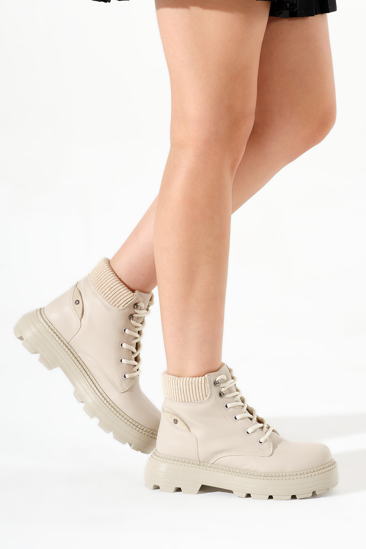 Kadın Bej Cilt Kalın Poli Taban Bileği Lastikli Bağcıklı Bot - Görsel 2