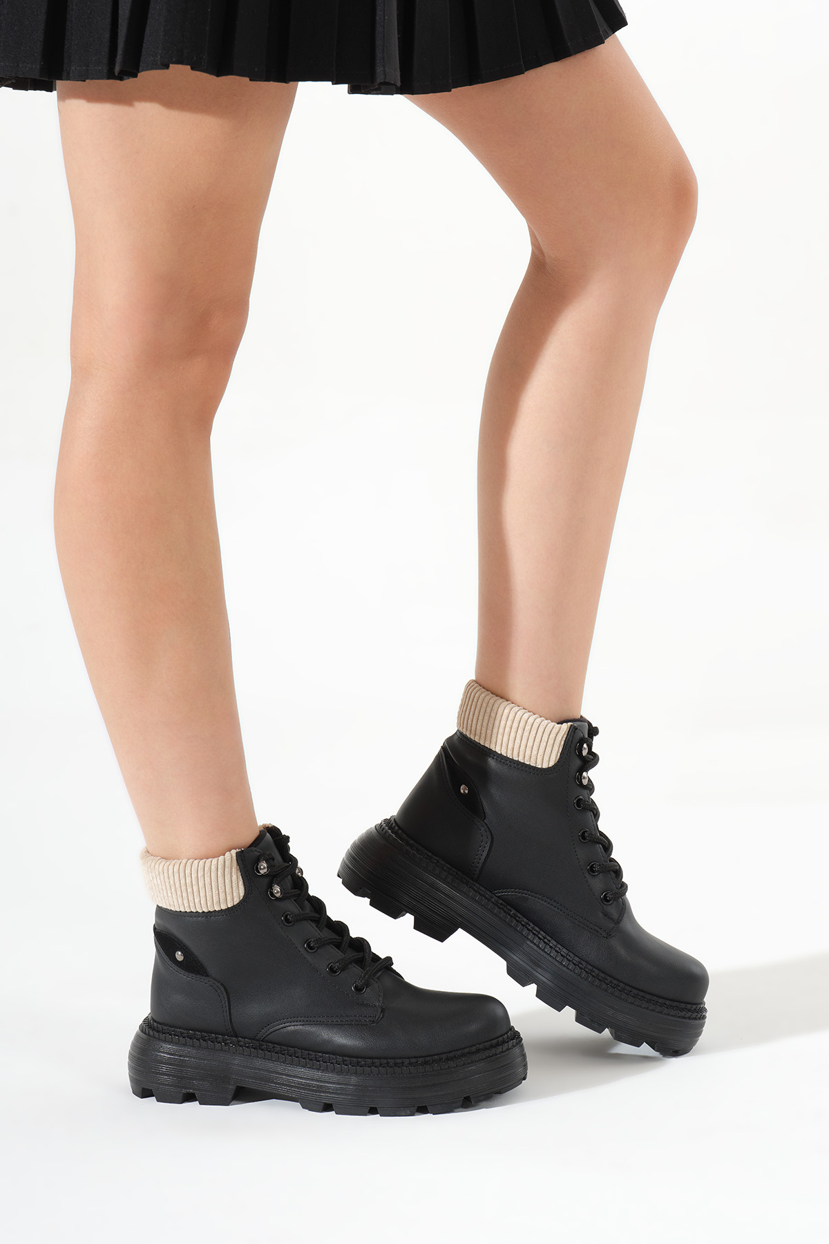 Kadın Siyah Cilt Kalın Poli Taban Bileği Lastikli Bağcıklı Bot - Görsel 3