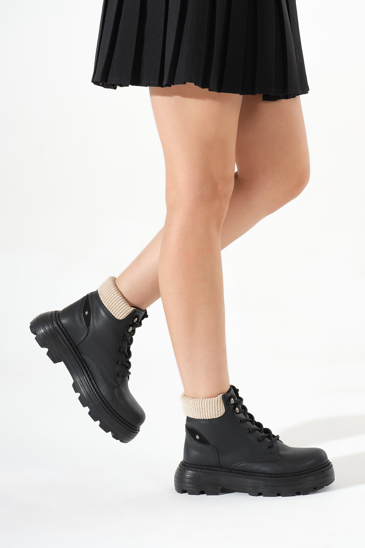 Kadın Siyah Cilt Kalın Poli Taban Bileği Lastikli Bağcıklı Bot - Görsel 4