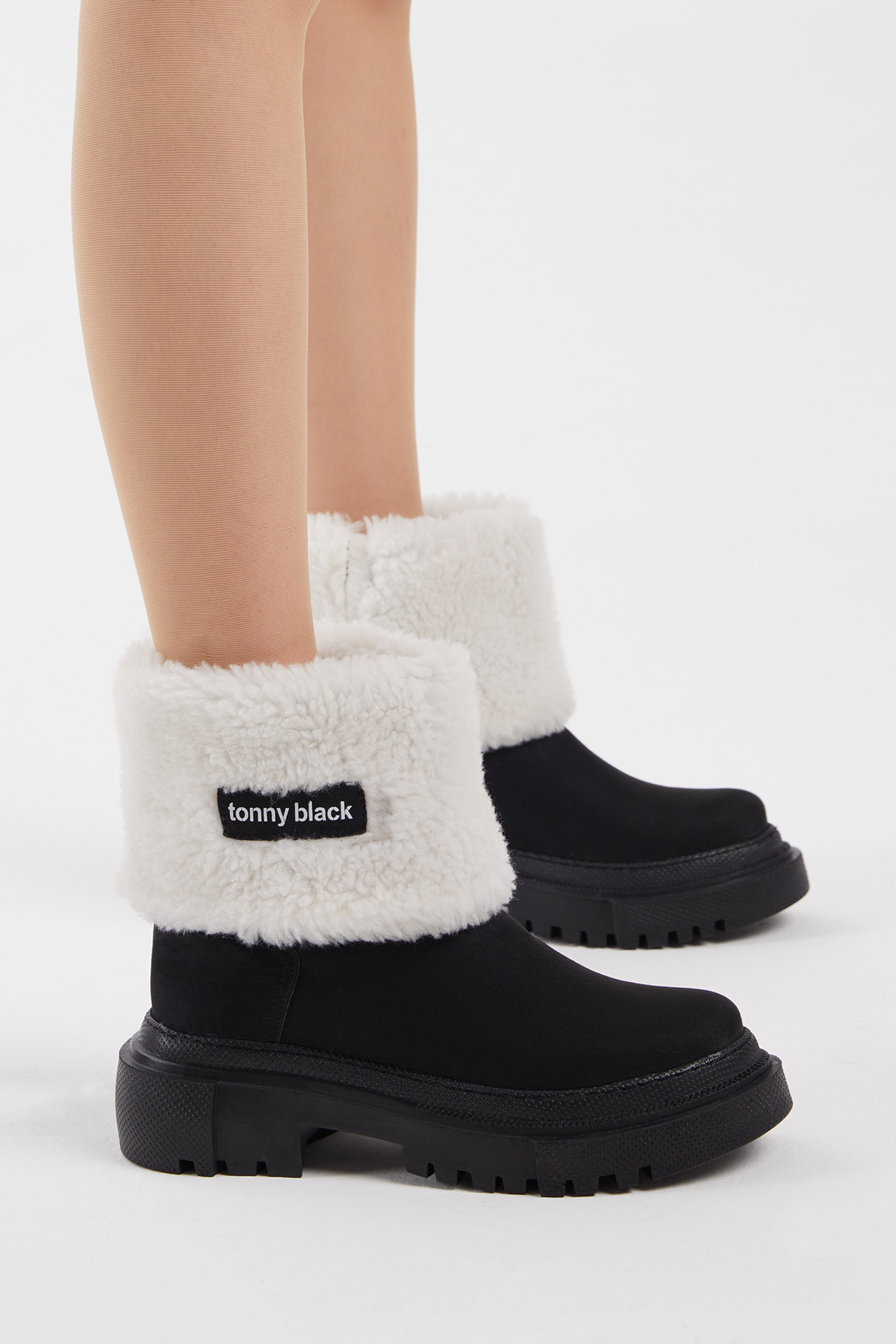 Kadın Siyah Beyaz Rahat Kalıp Kalın Taban Kürklü Bot - Görsel 2
