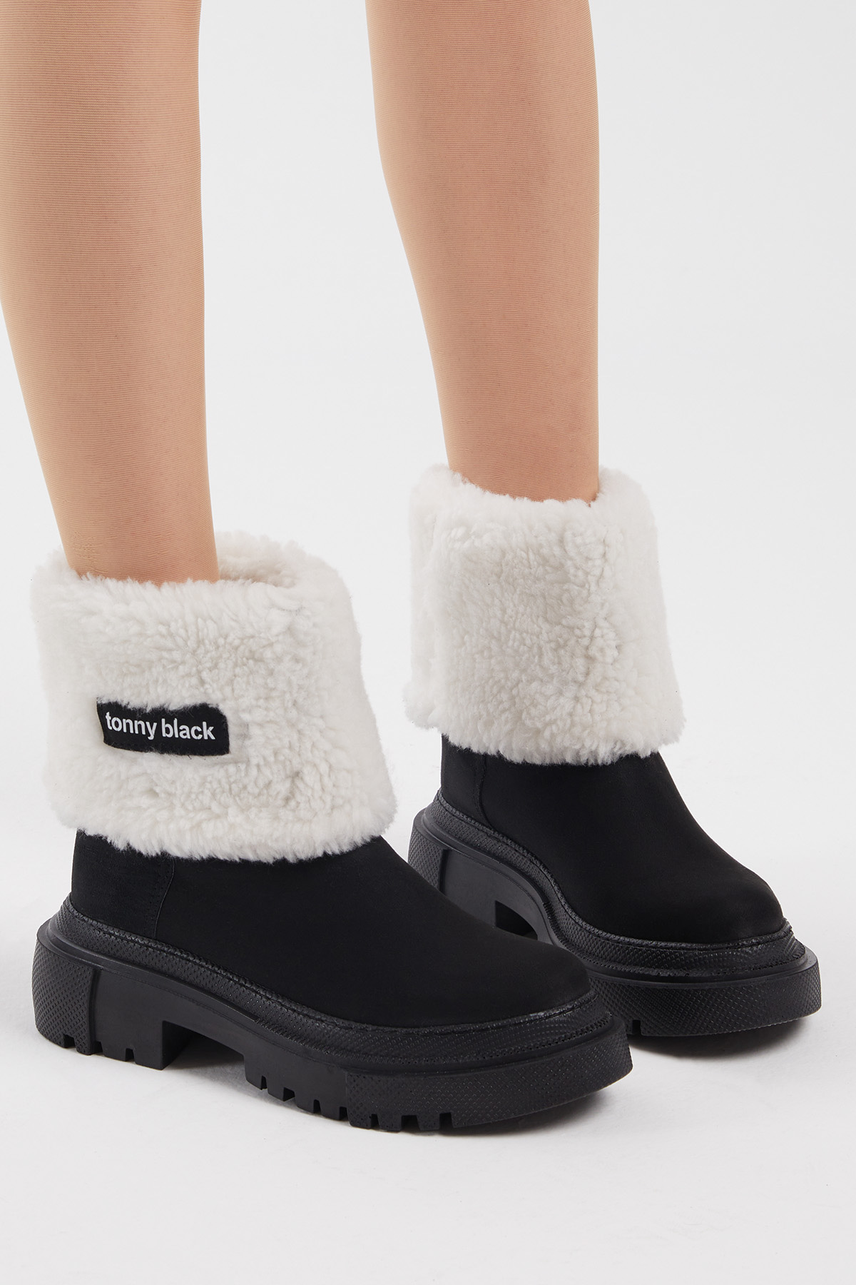 Kadın Siyah Beyaz Rahat Kalıp Kalın Taban Kürklü Bot - Görsel 5