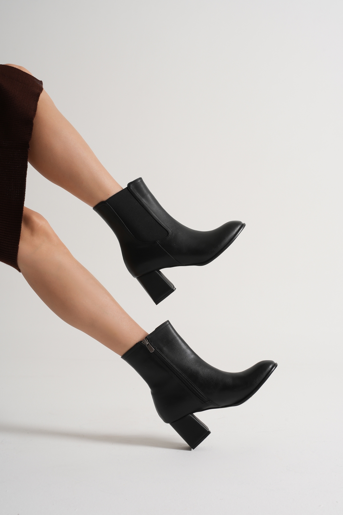 Kadın Siyah Neolit Taban Lastikli Kalın Topuklu Bot - Görsel 2