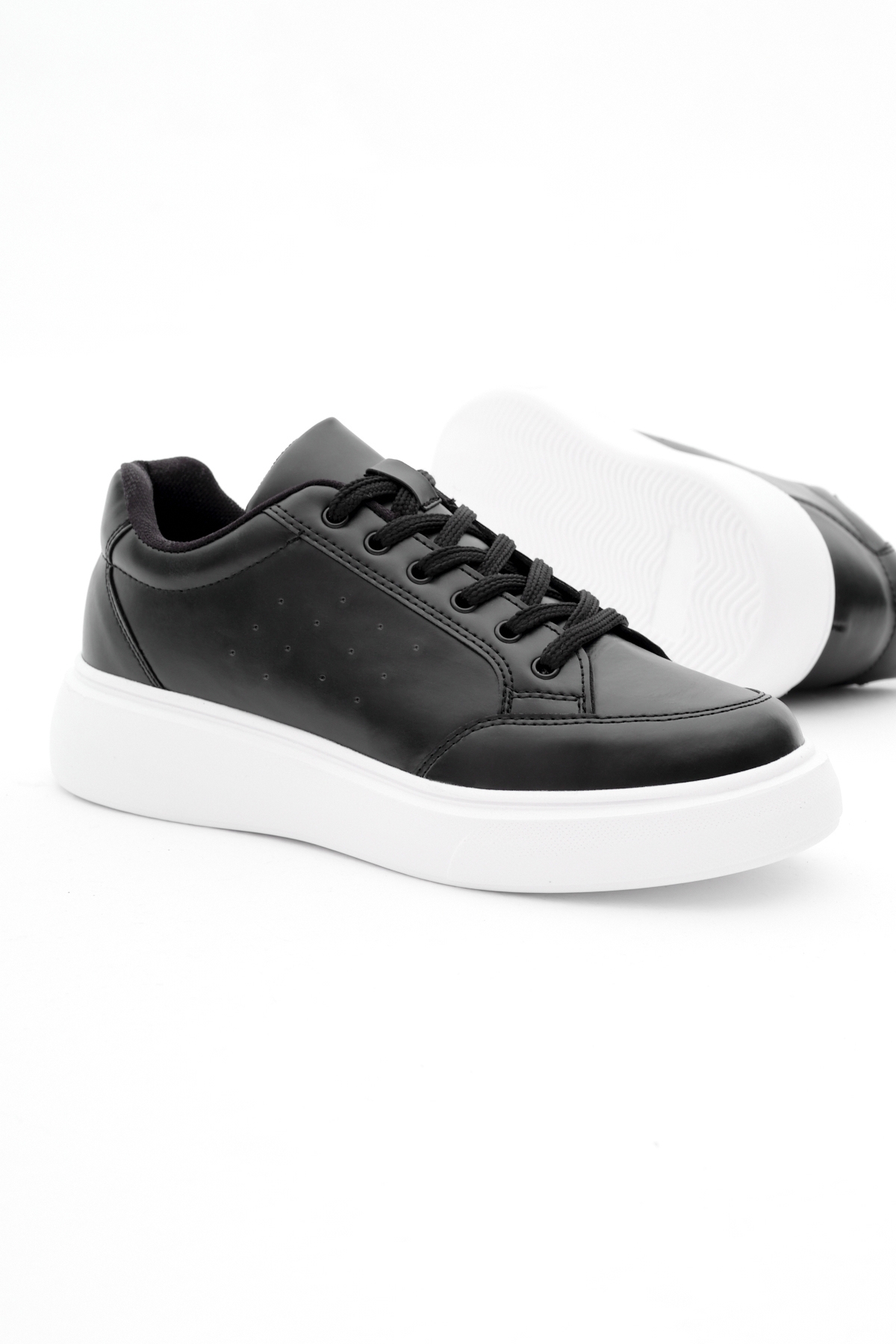 Kadın Siyah Beyaz Rahat Kalıp Yüksek Poli Taban Bağcıklı Spor Ayakkabı - Görsel 5