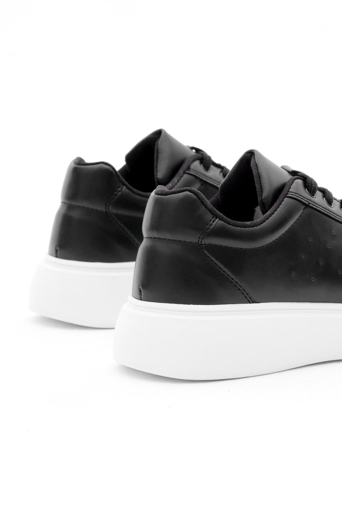 Kadın Siyah Beyaz Rahat Kalıp Yüksek Poli Taban Bağcıklı Spor Ayakkabı - Görsel 6