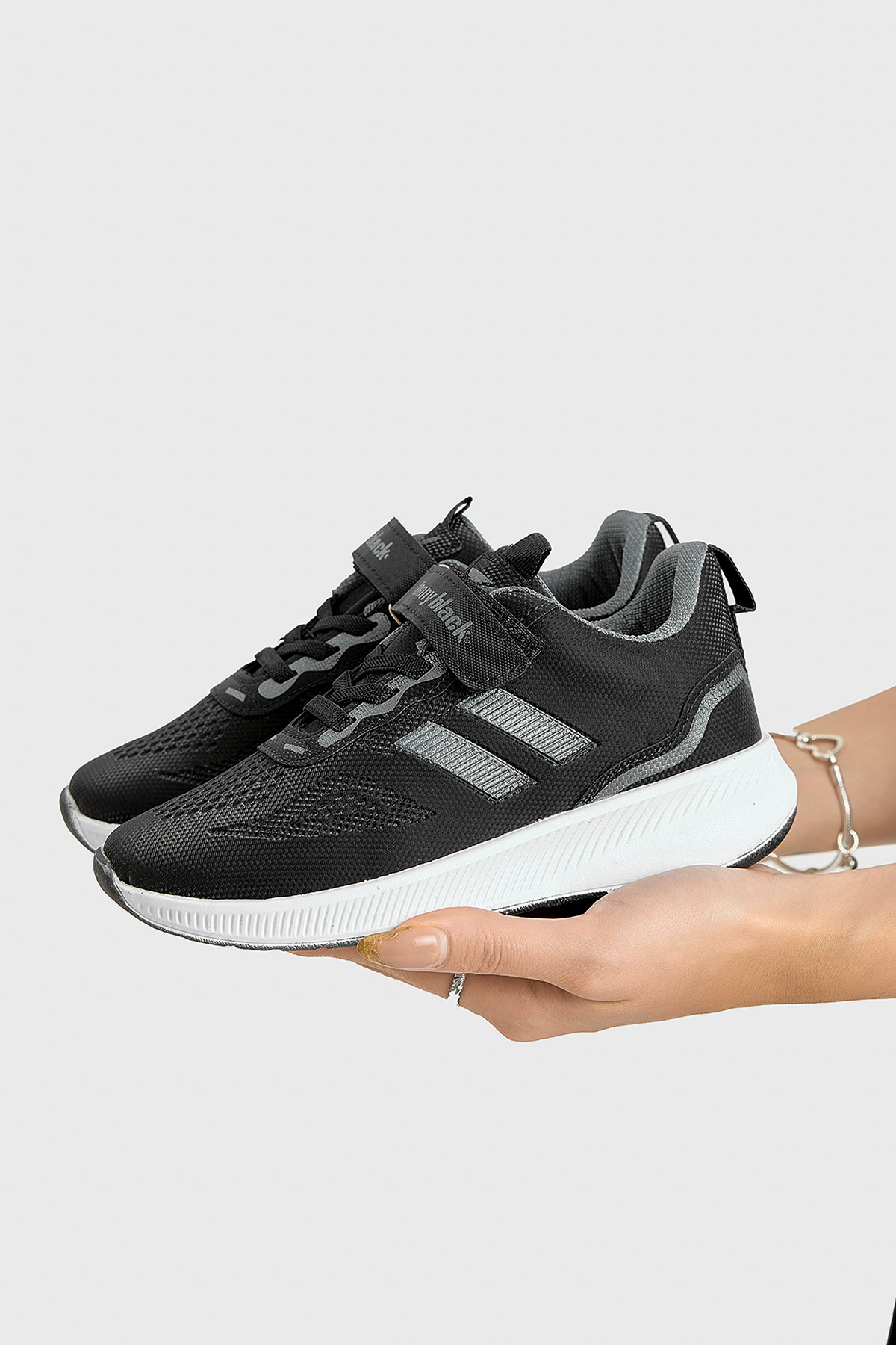 Çocuk Unisex Siyah Füme Eva Taban Yanı Şeritli File Detaylı Cırtlı Spor Ayakkabı - Görsel 6