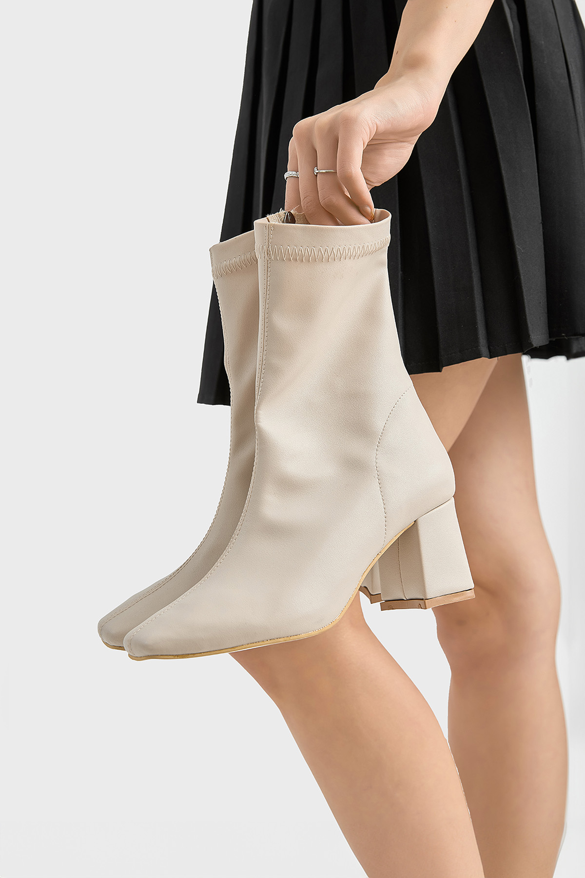Kadın Bej TPU Taban Küt Burunlu Fermuarlı Topuklu Bot - Görsel 5
