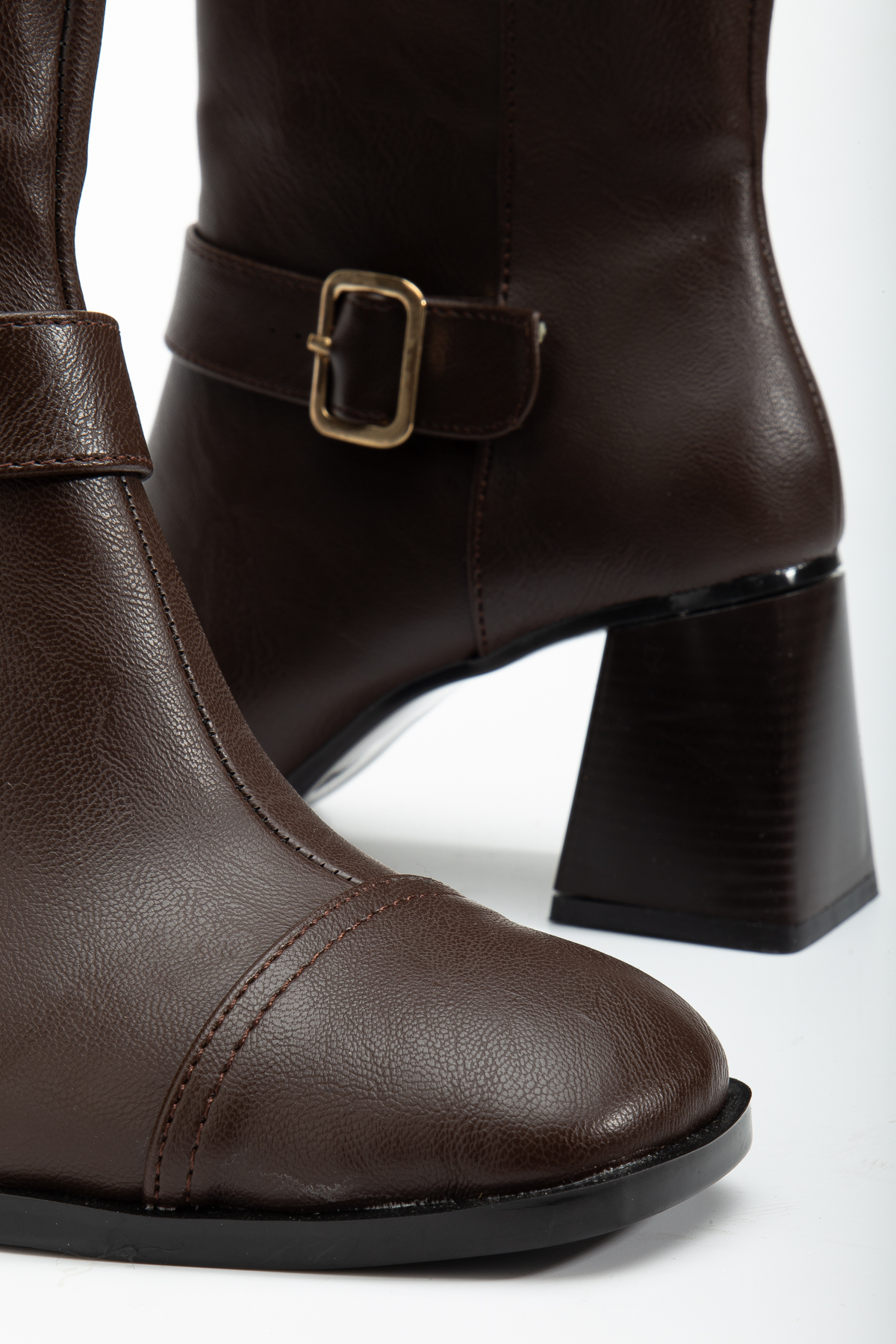 Kadın Kahve Cilt TPU Taban Kemer Toka Detaylı Fermuarlı Topuklu Bot - Görsel 5