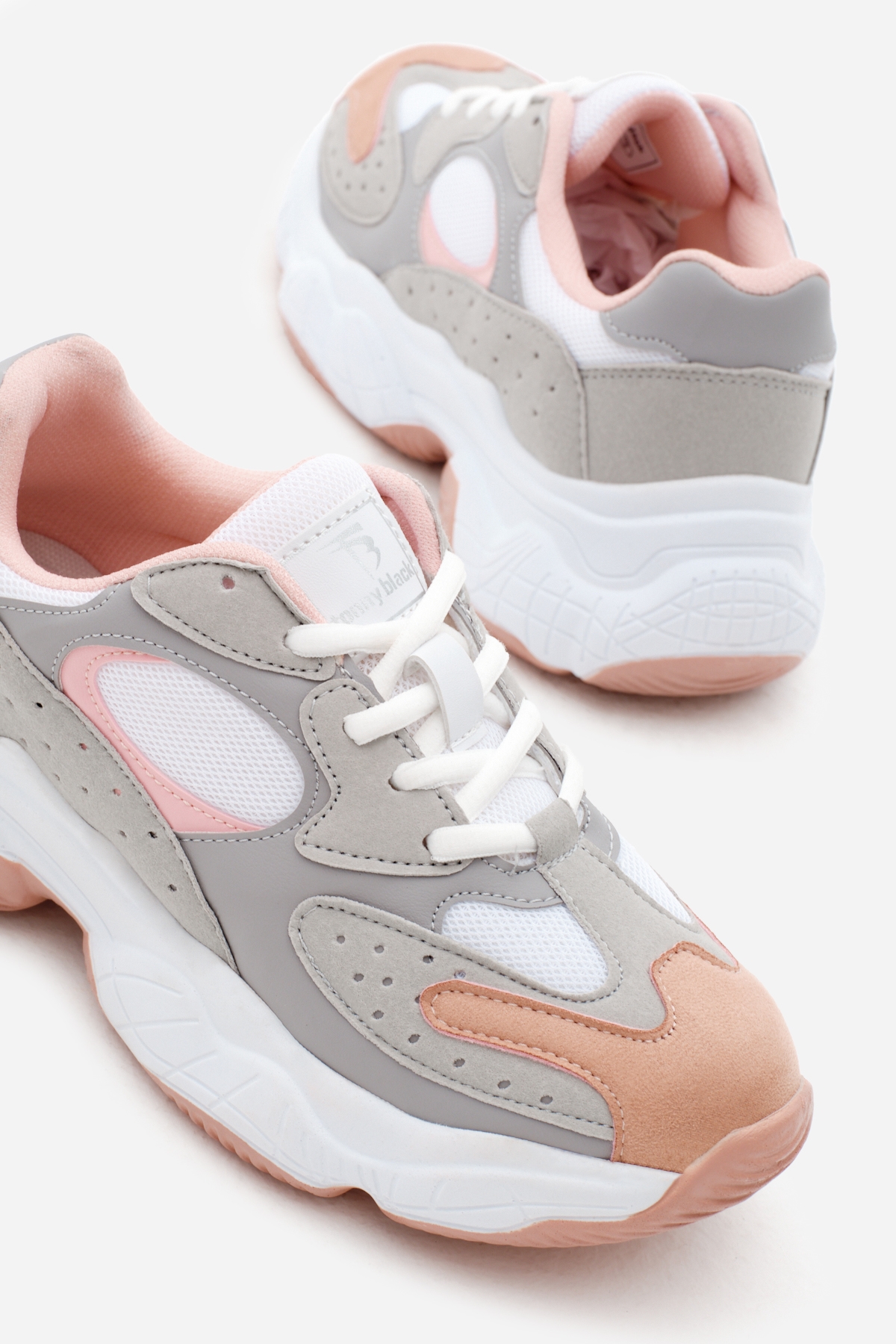 Kadın Gri Pudra Rahat Kalıp Yüksek Taban Bağcıklı Spor Ayakkabı - Görsel 4