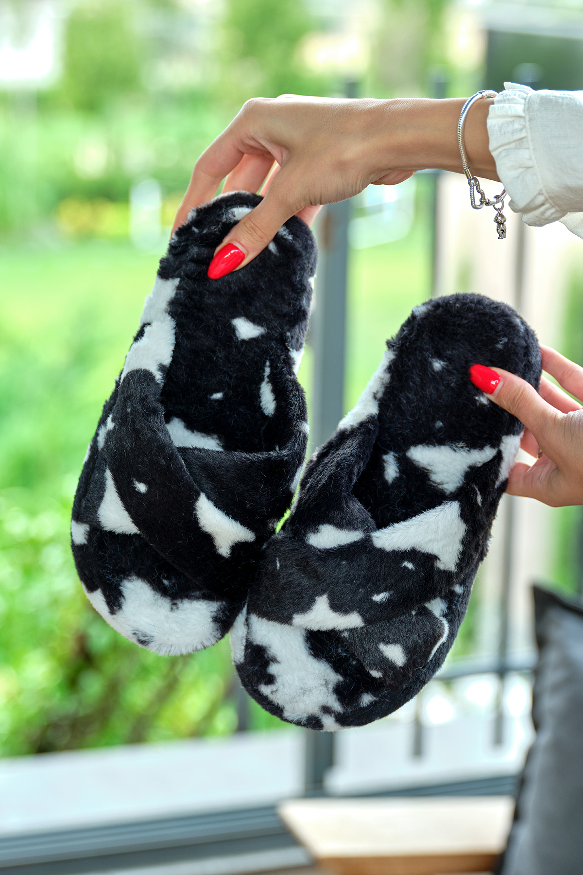 Kadın Siyah Desenli Peluş Çapraz Ev Terliği - Görsel 5