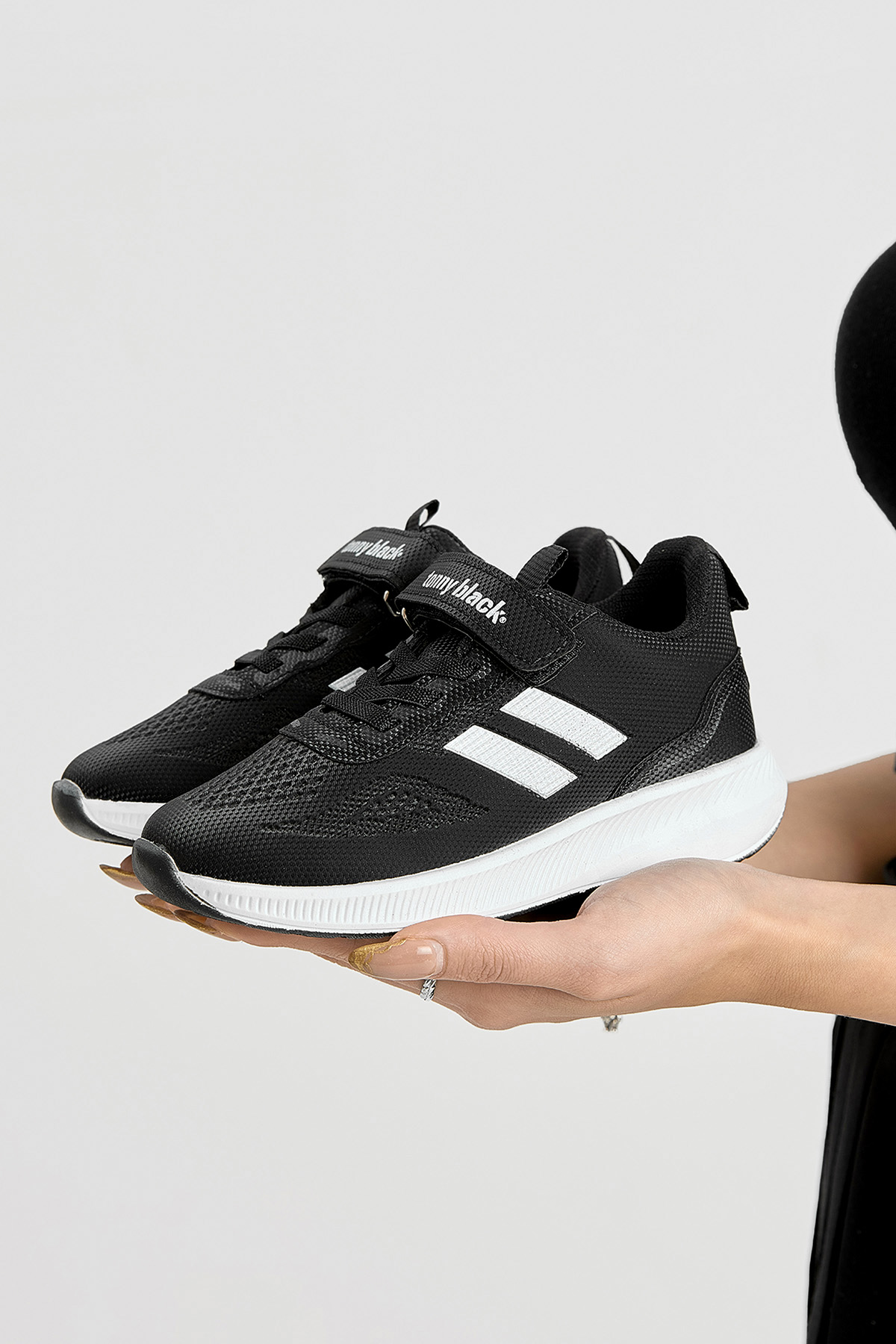 Çocuk Unisex Siyah Beyaz Eva Taban Yanı Şeritli File Detaylı Cırtlı Spor Ayakkabı - Görsel 2