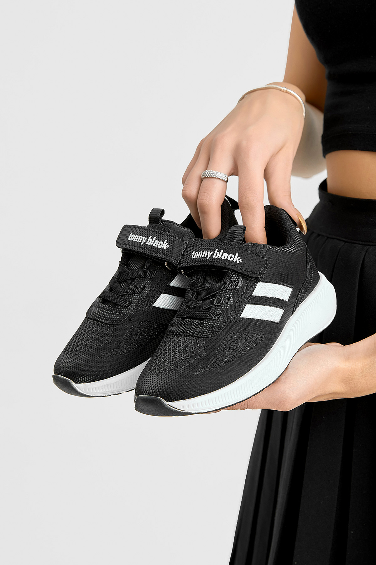 Çocuk Unisex Siyah Beyaz Eva Taban Yanı Şeritli File Detaylı Cırtlı Spor Ayakkabı - Görsel 4