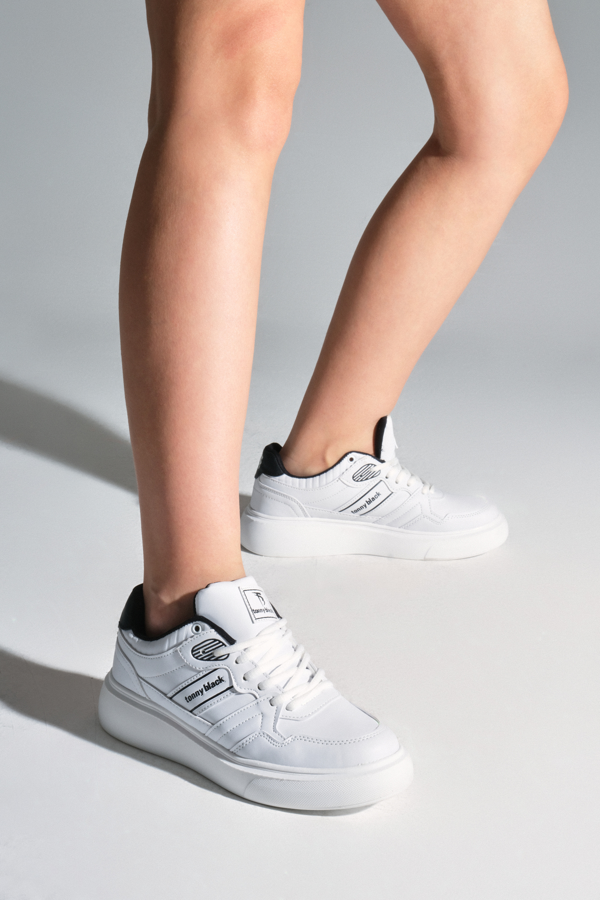 Kadın Beyaz Beyaz Yüksek Poli Taban Yanı Şeritli Bağcıklı Spor Ayakkabı - Görsel 4