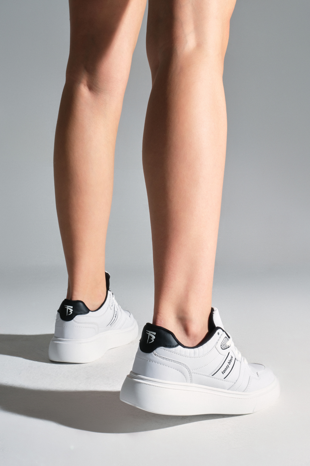 Kadın Beyaz Beyaz Yüksek Poli Taban Yanı Şeritli Bağcıklı Spor Ayakkabı - Görsel 6