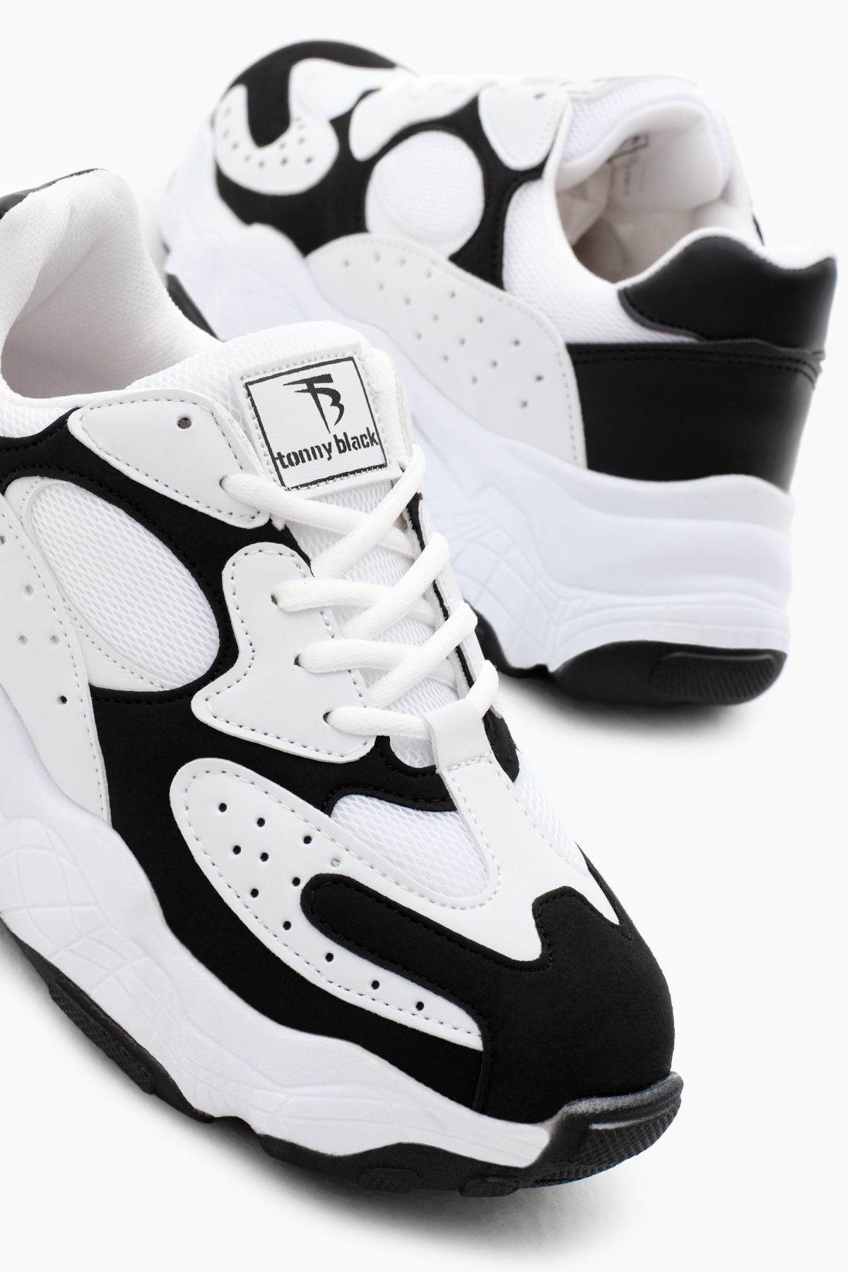 Kadın Beyaz Siyah File Rahat Kalıp Yüksek Taban Bağcıklı Spor Ayakkabı - Görsel 4