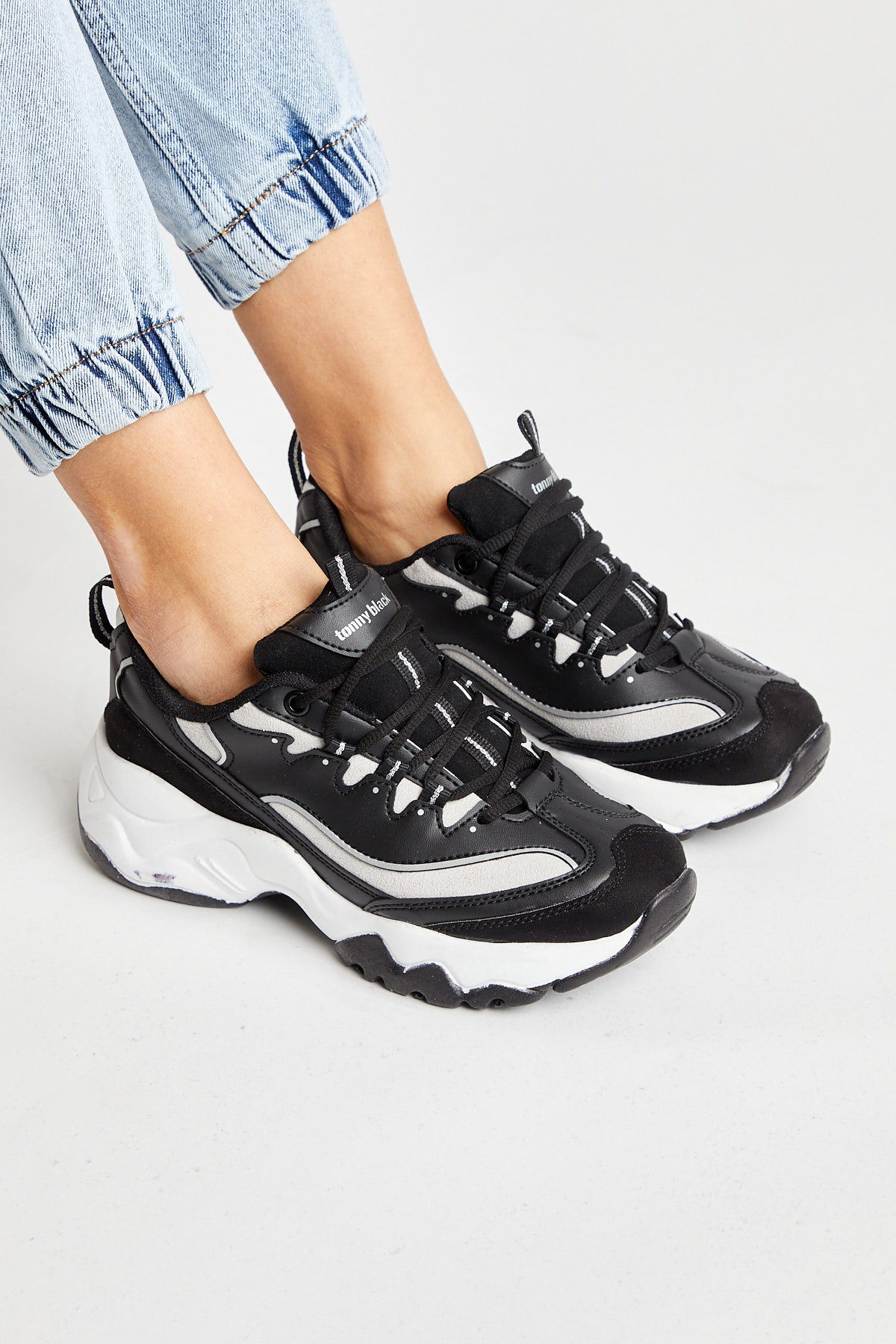 Kadın Siyah Cilt Rahat Kalıp Yüksek Taban Bağcıklı Spor Ayakkabı - Görsel 2