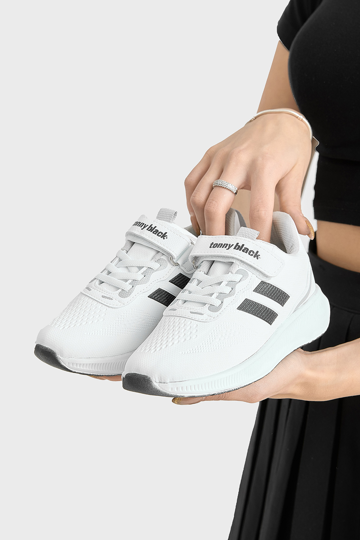 Çocuk Unisex Beyaz Siyah Eva Taban Yanı Şeritli File Detaylı Cırtlı Spor Ayakkabı - Görsel 5