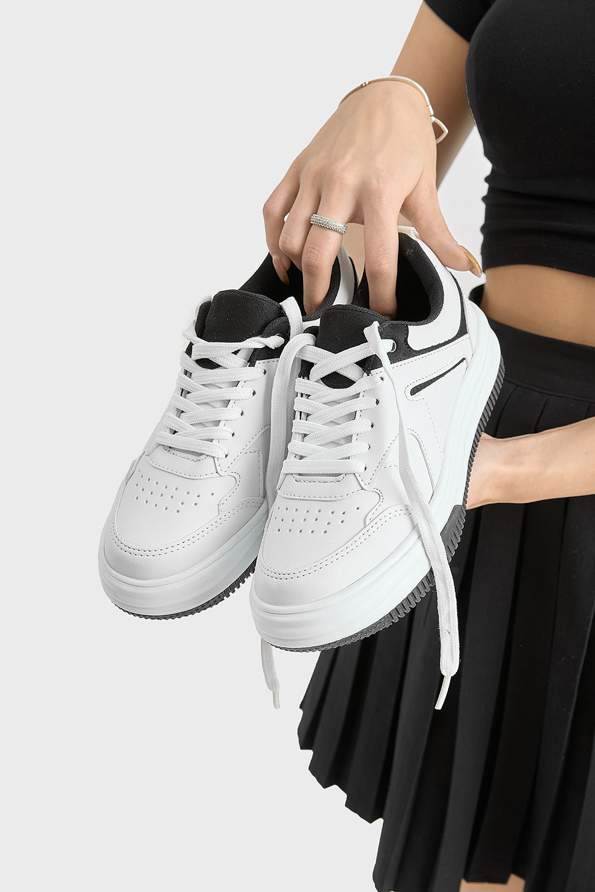 Kadın Beyaz Siyah Termo Taban Bağcıklı Spor Ayakkabı - Görsel 3