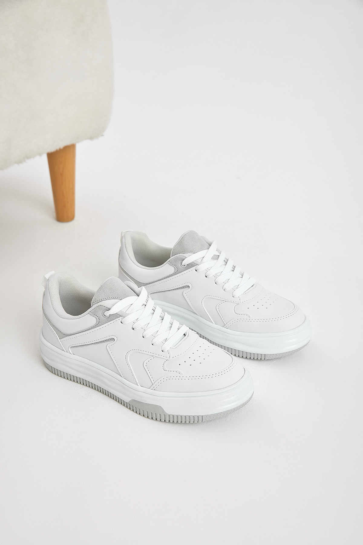 Kadın Beyaz Gri Termo Taban Bağcıklı Spor Ayakkabı - Görsel 3