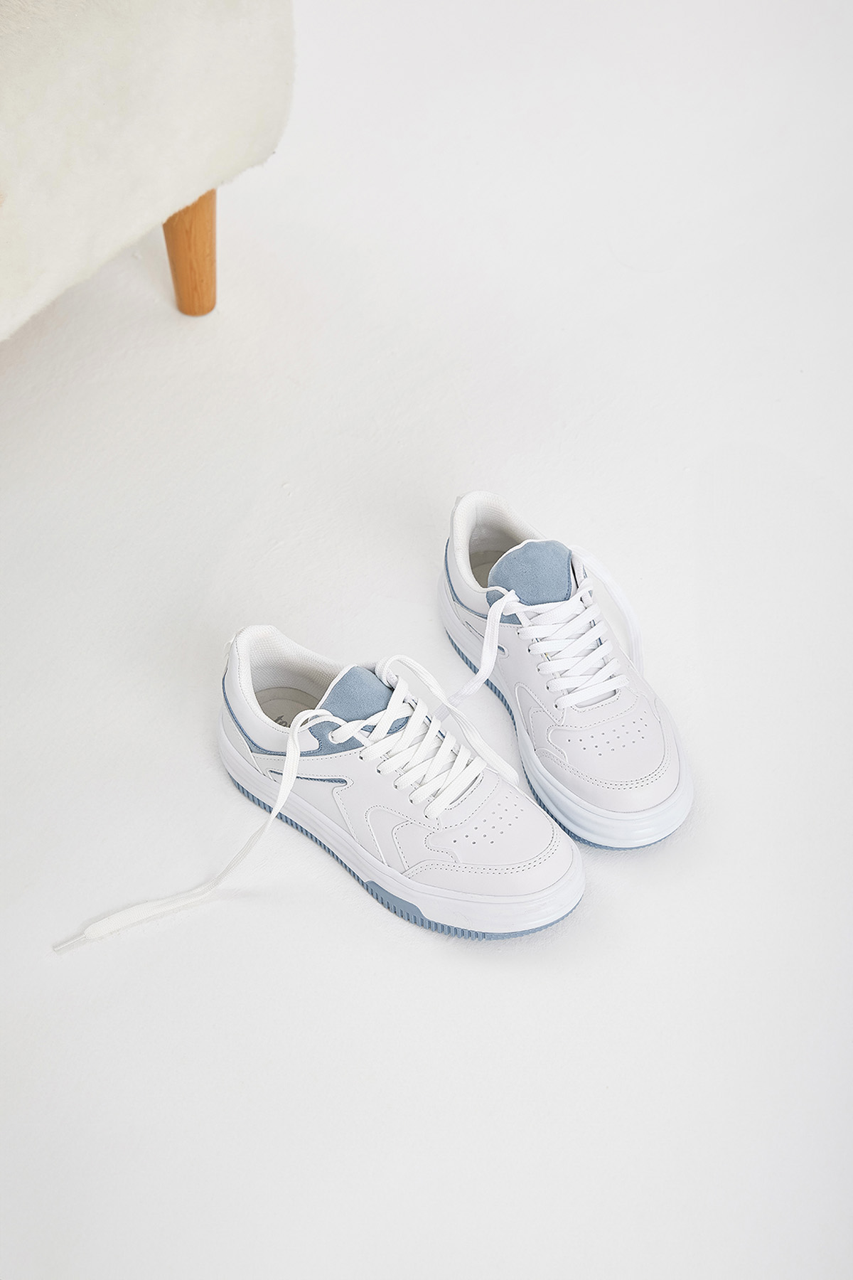 Kadın Beyaz Mavi Termo Taban Bağcıklı Spor Ayakkabı - Görsel 4