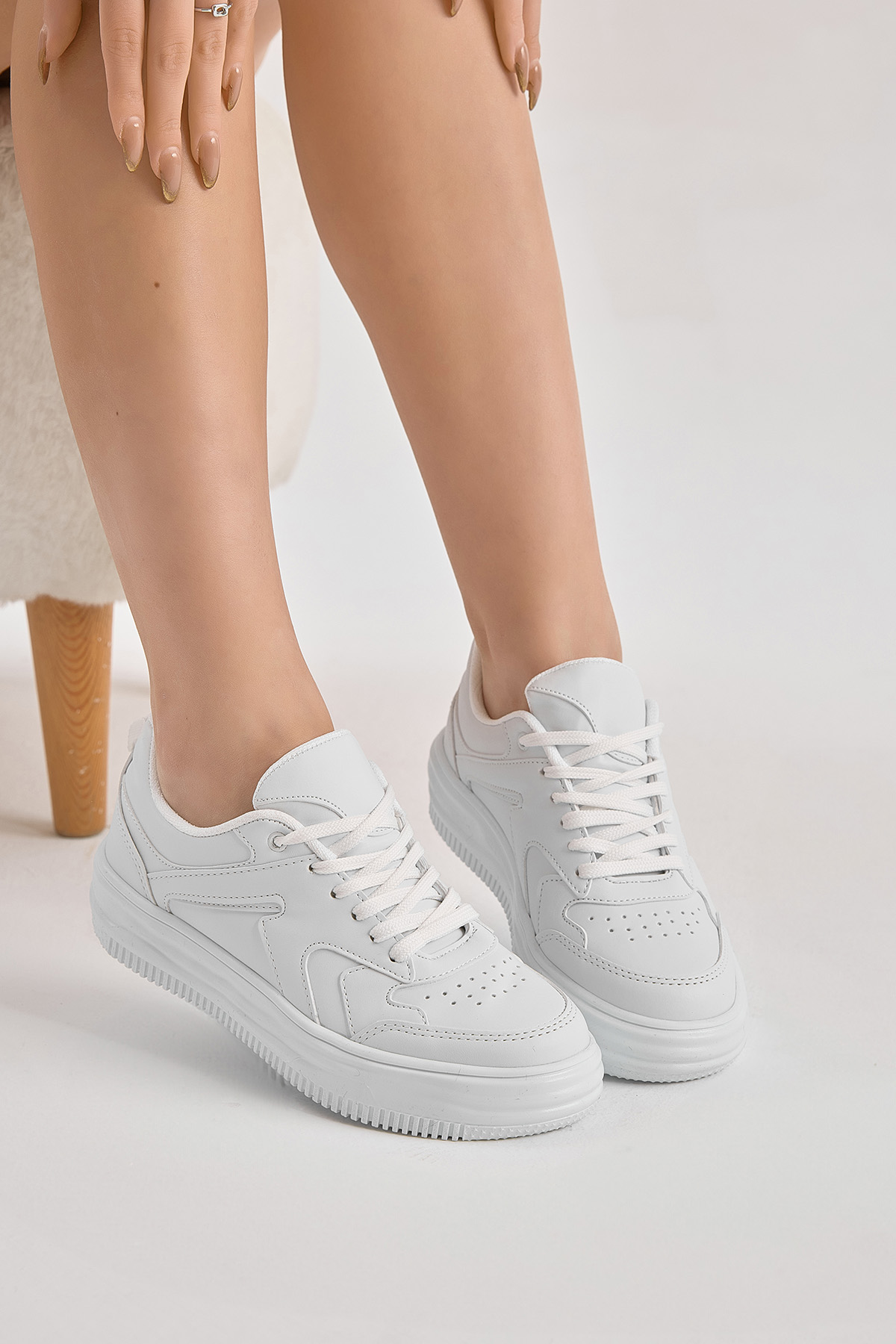 Kadın Beyaz Termo Taban Bağcıklı Spor Ayakkabı - Görsel 2