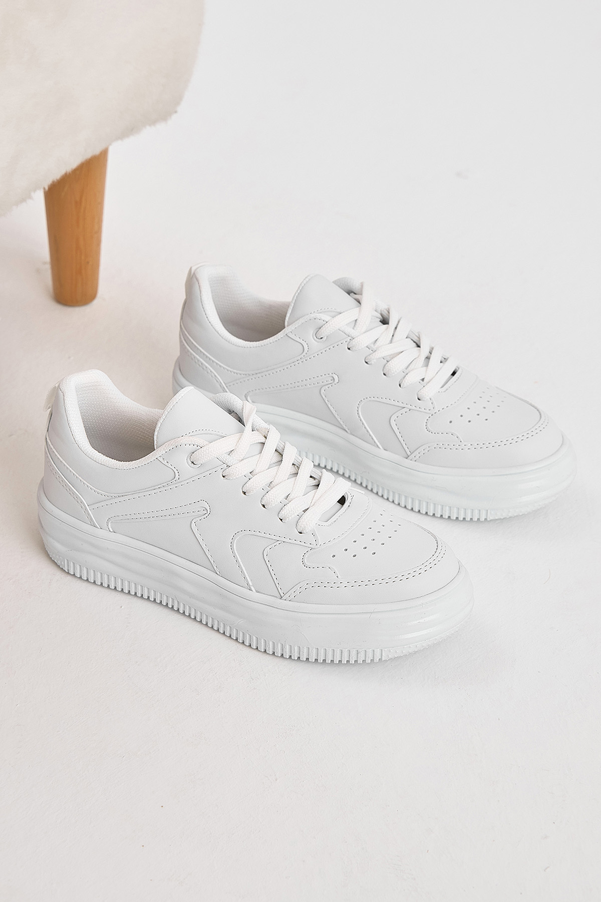 Kadın Beyaz Termo Taban Bağcıklı Spor Ayakkabı - Görsel 3