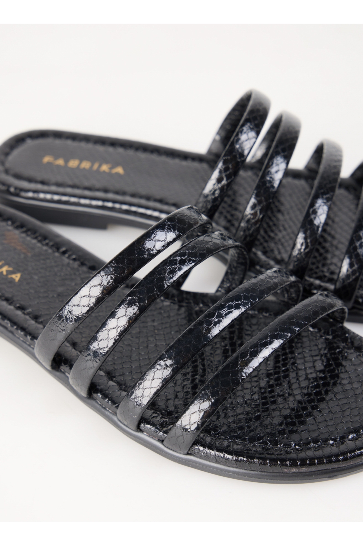 Siyah Kadın Terlik NIOBE - Görsel 6