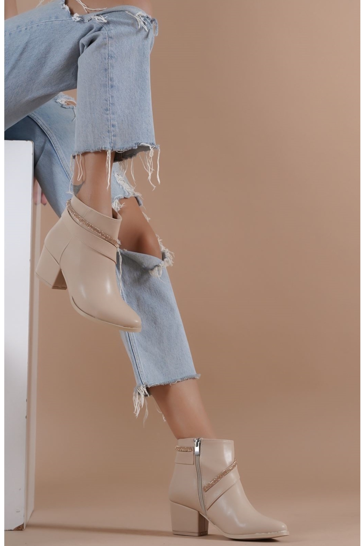 Şerit Taş Detaylı Kadın Bot - Görsel 2
