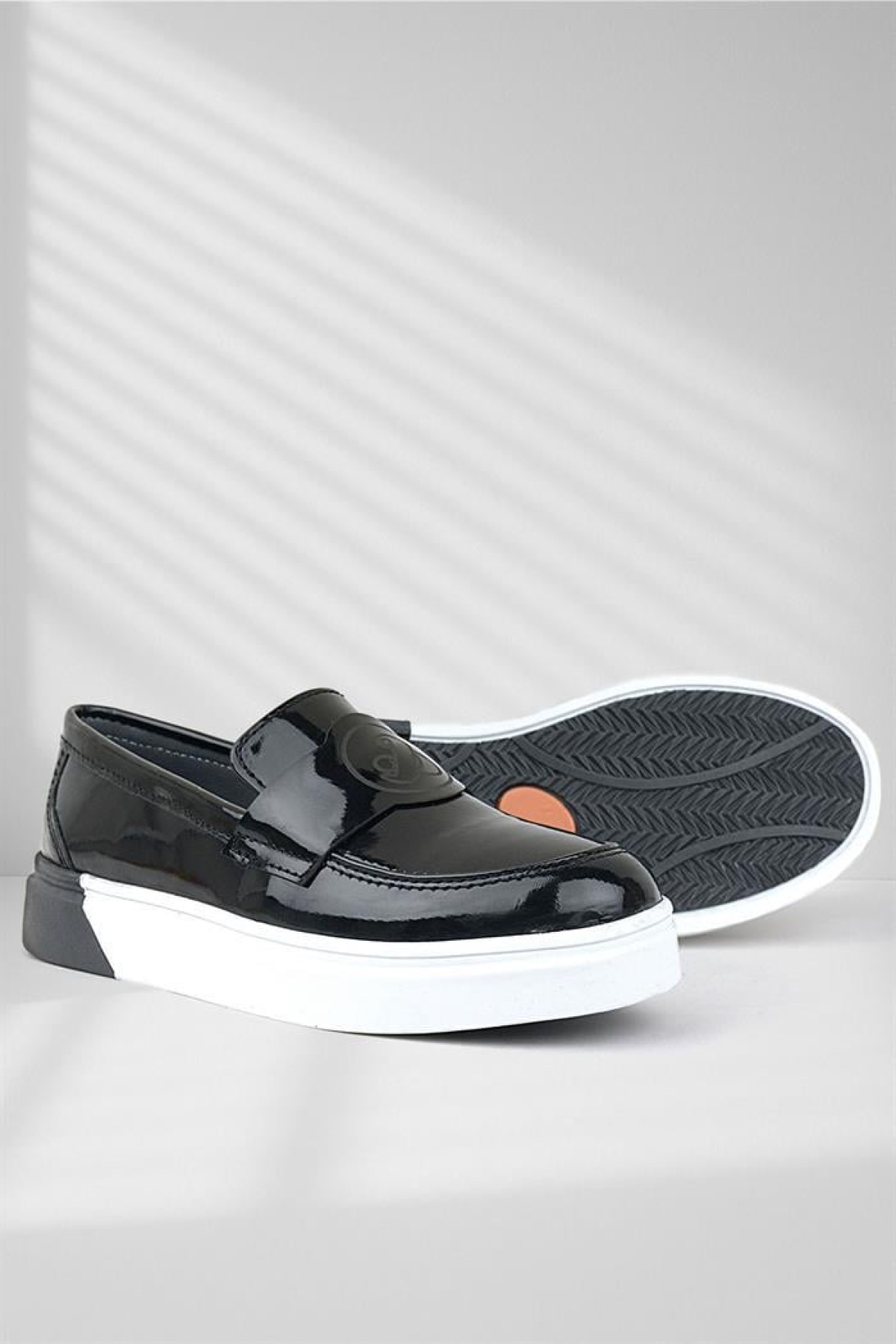 Siyah Rugan Çocuk Klasik Ayakkabı - Görsel 3