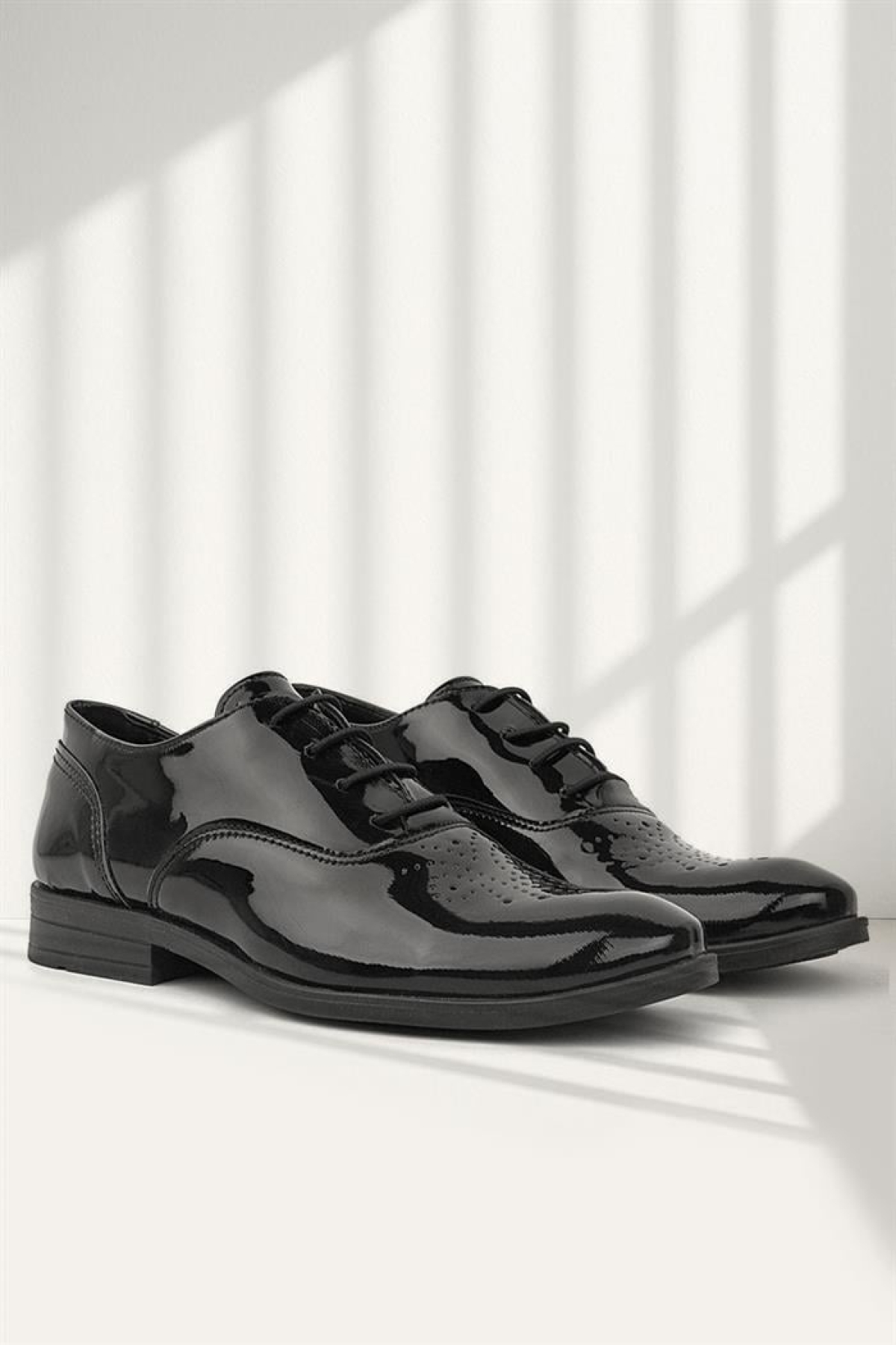 Smokin Siyah Rugan Desenli Bağcıklı Çocuk Klasik Ayakkabısı - Görsel 2