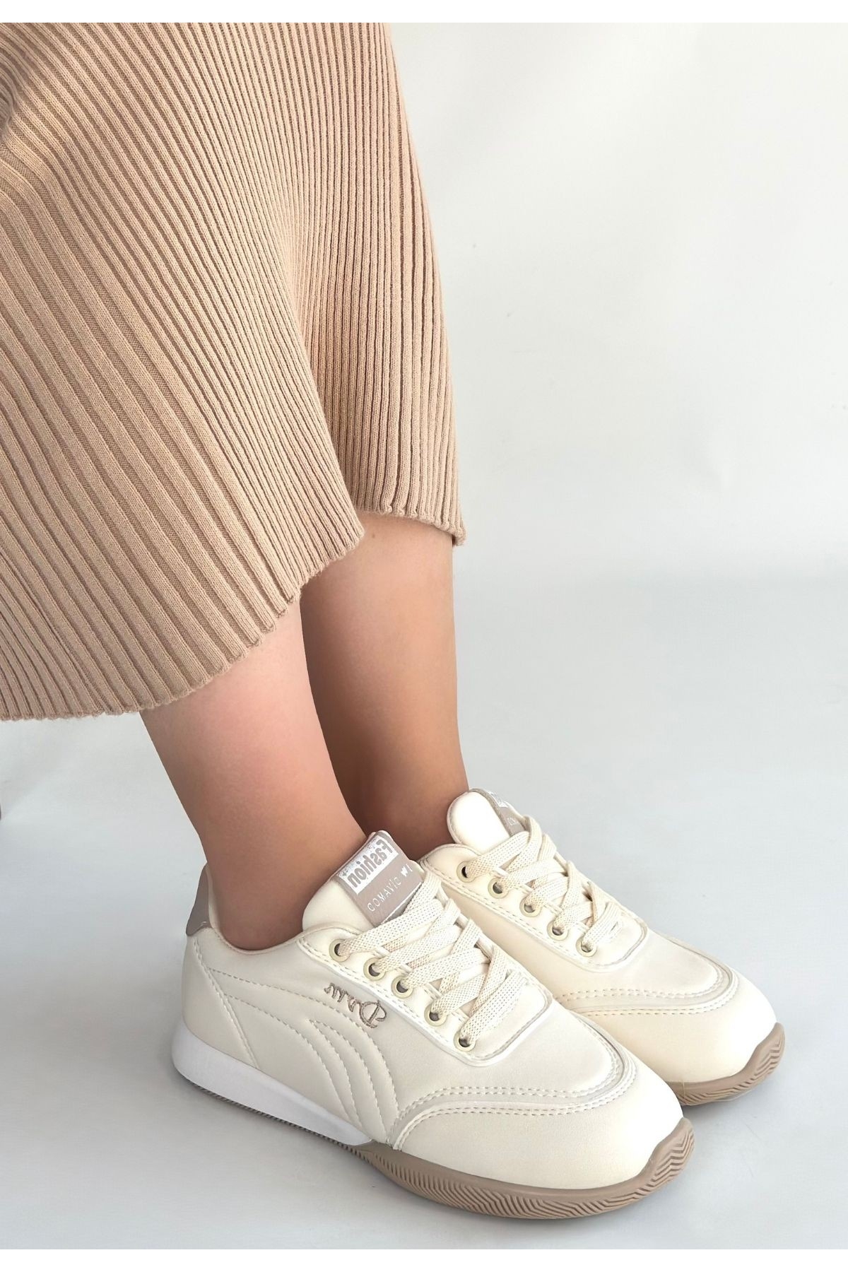 Bej Bağcıklı Kadın Spor Ayakkabı - Görsel 3