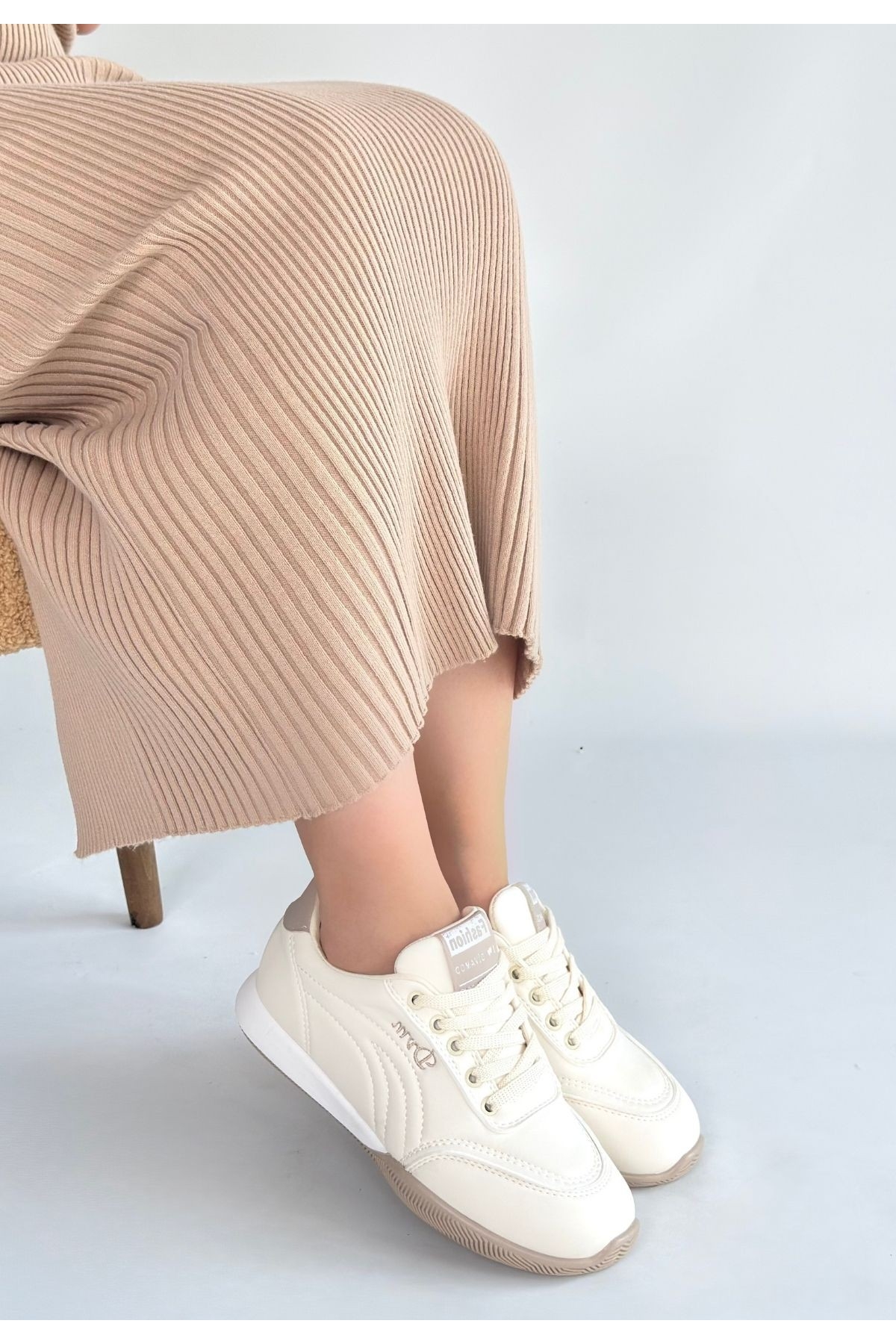 Bej Bağcıklı Kadın Spor Ayakkabı - Görsel 4