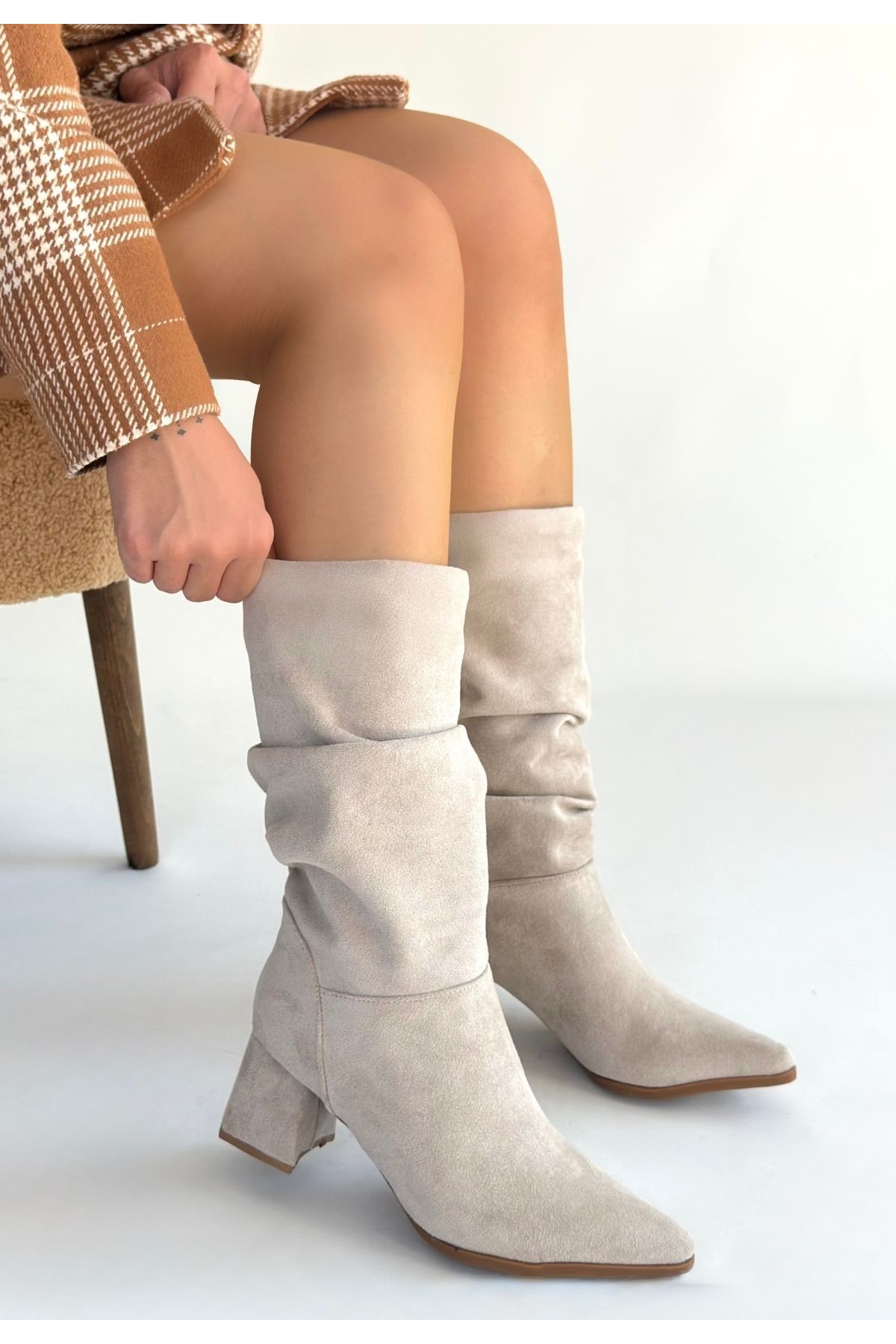 Bej Süet Körüklü Kadın Topuklu Çizme - Görsel 2