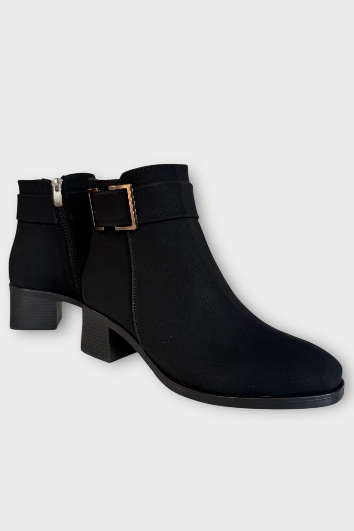 Toka Detaylı Kalın Topuk Sivri Burun Kadın Bot SİYAH - SİYAH - Görsel 3