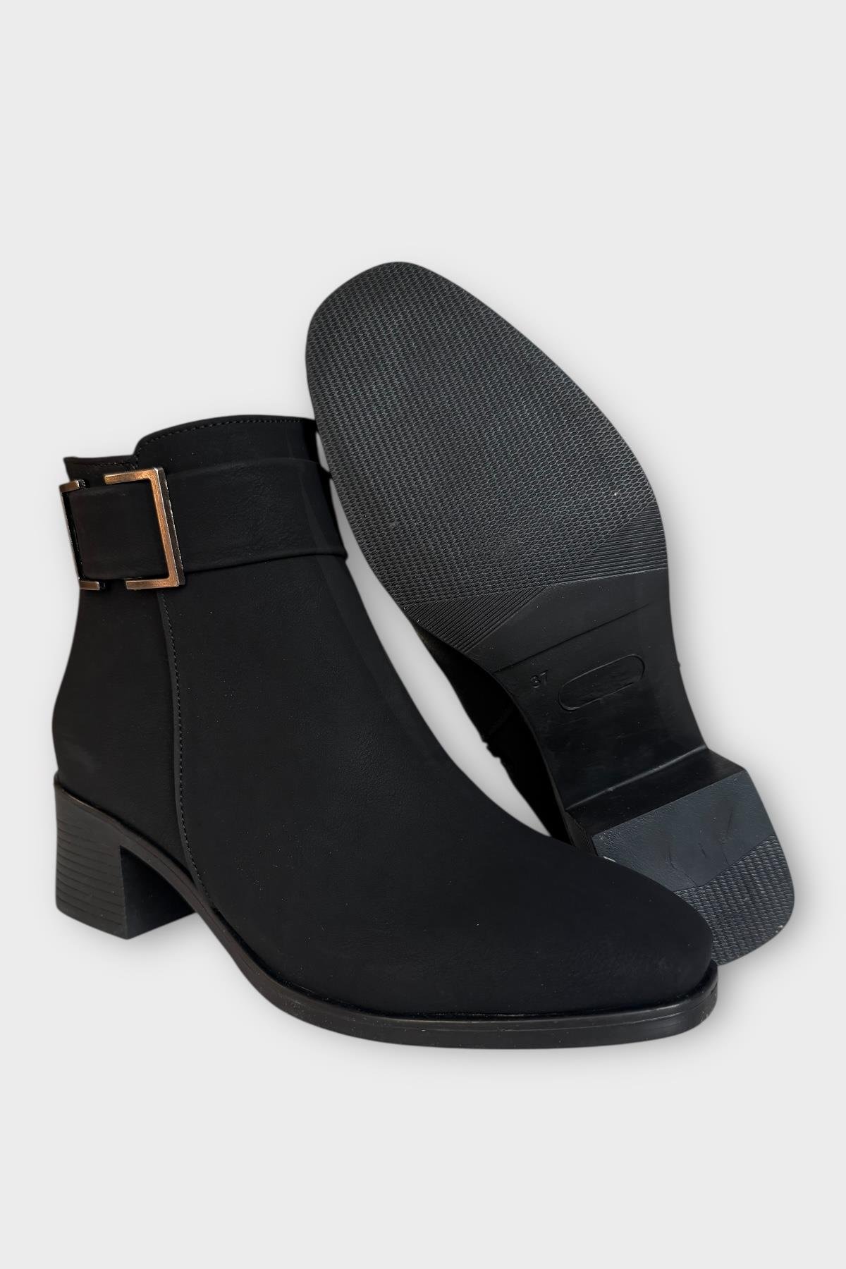 Toka Detaylı Kalın Topuk Sivri Burun Kadın Bot SİYAH - SİYAH - Görsel 6