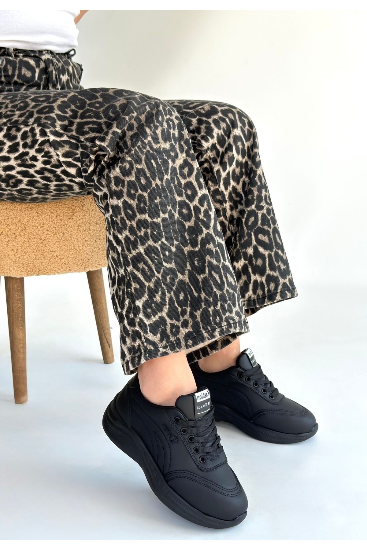 Siyah Bağcıklı Kadın Spor Ayakkabı - Görsel 3