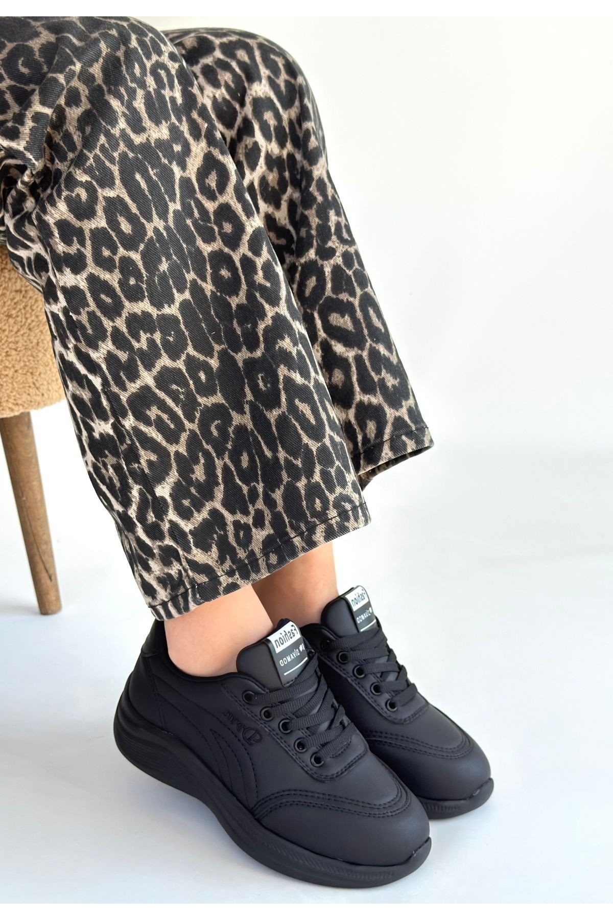 Siyah Bağcıklı Kadın Spor Ayakkabı - Görsel 4