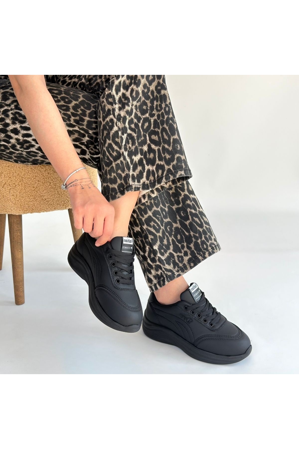 Siyah Bağcıklı Kadın Spor Ayakkabı - Görsel 5