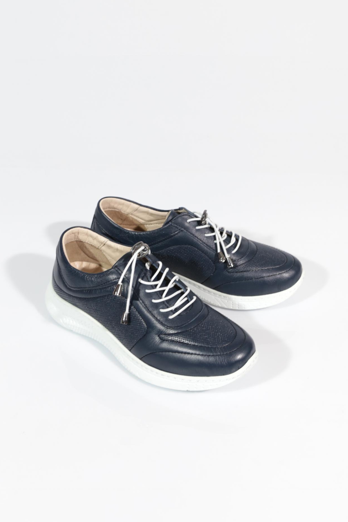 8000 Kadin Bağcikli Lazer Baskili Comfort Ayakkabi - Görsel 3