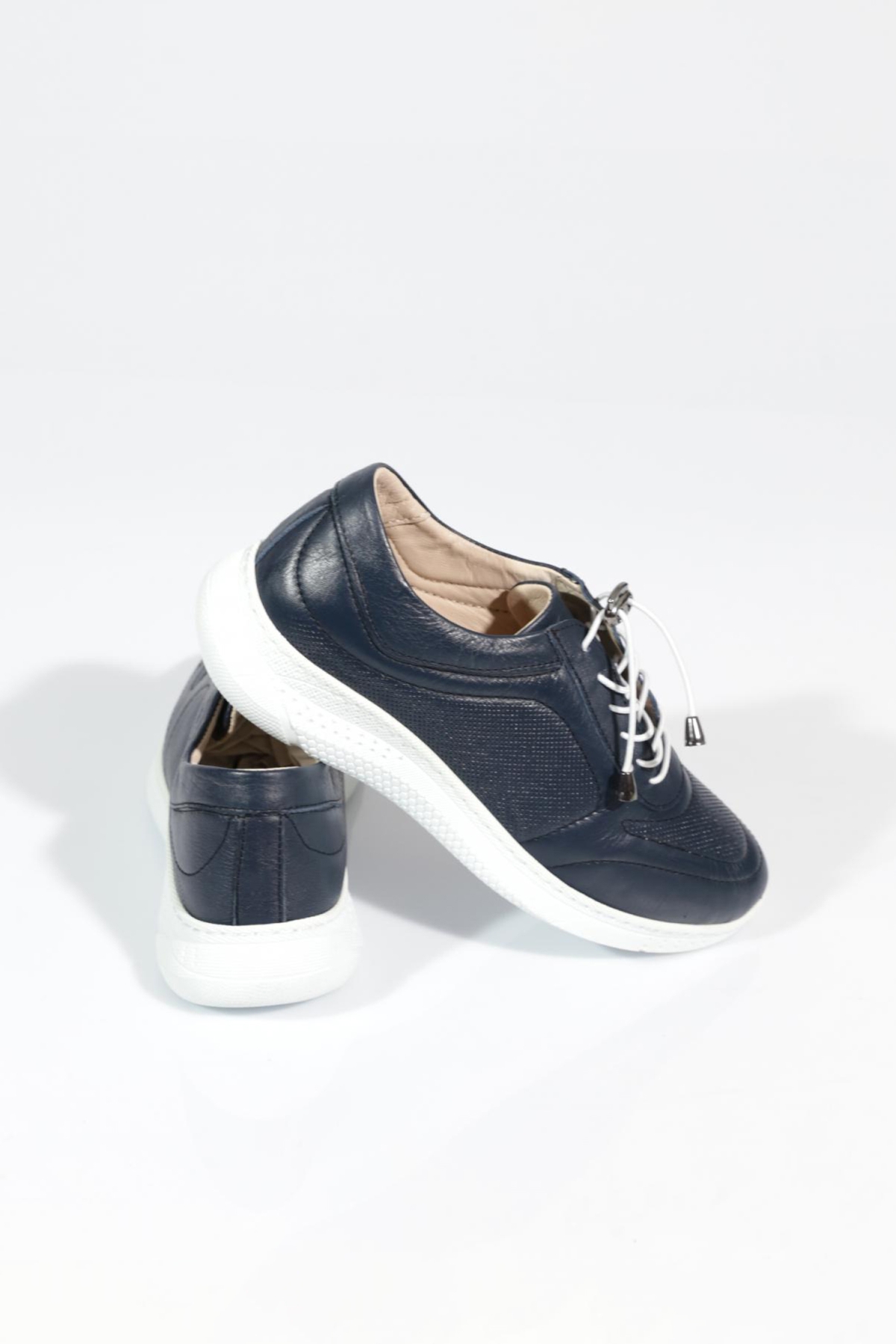 8000 Kadin Bağcikli Lazer Baskili Comfort Ayakkabi - Görsel 4