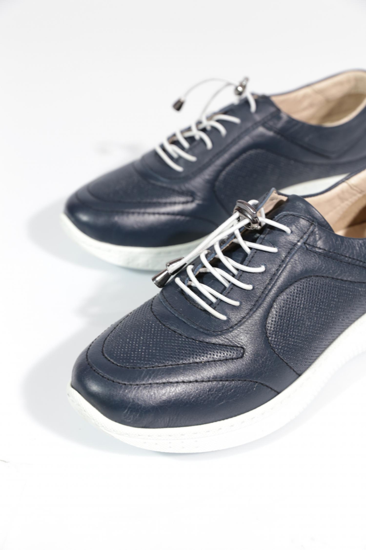 8000 Kadin Bağcikli Lazer Baskili Comfort Ayakkabi - Görsel 5